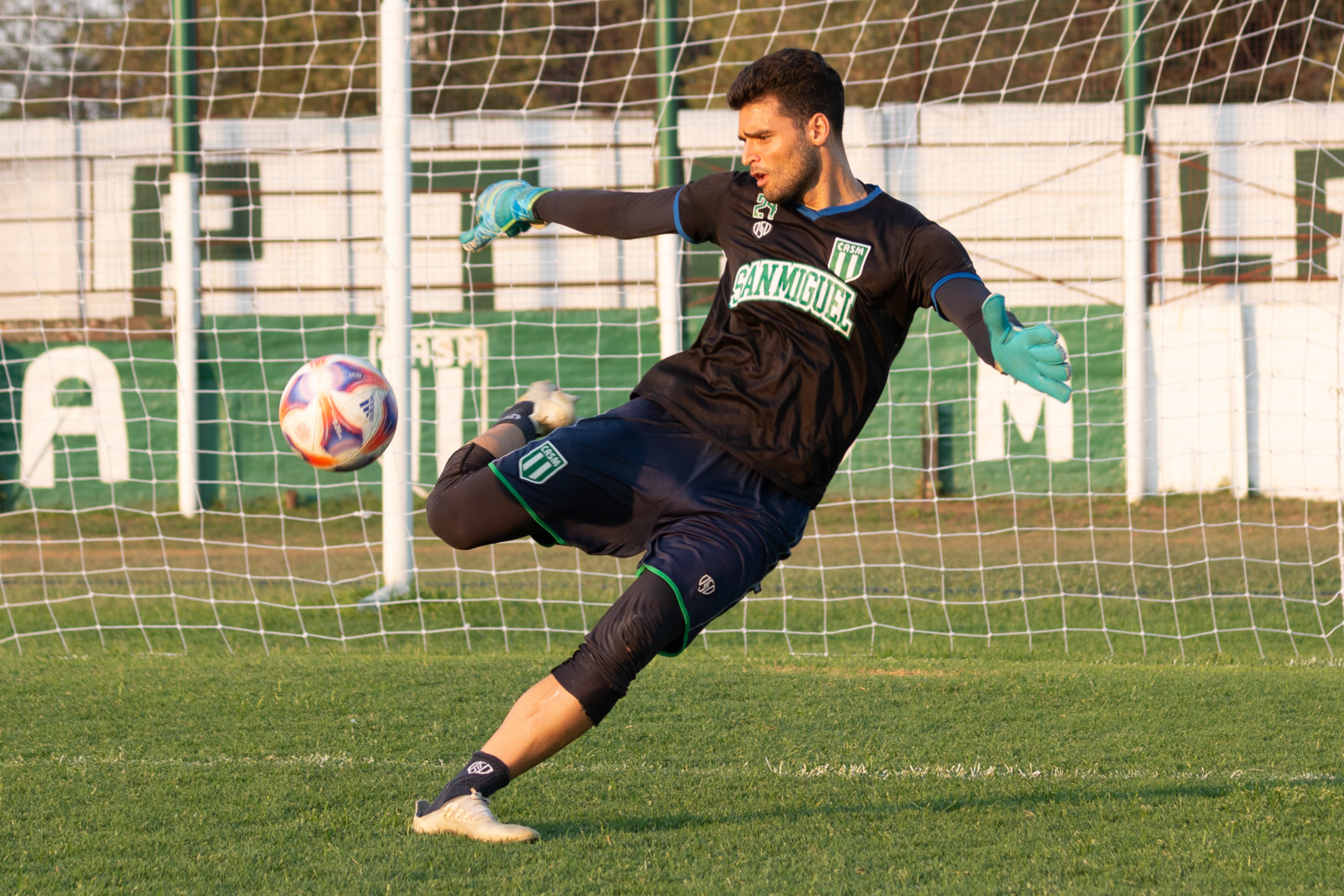 Entrenamiento de la primera división del masculino de San Miguel en el Estadio Malvinas Argentinas de Los Polvorines, Buenos Aires, Argentina, el 3 de marzo de 2023