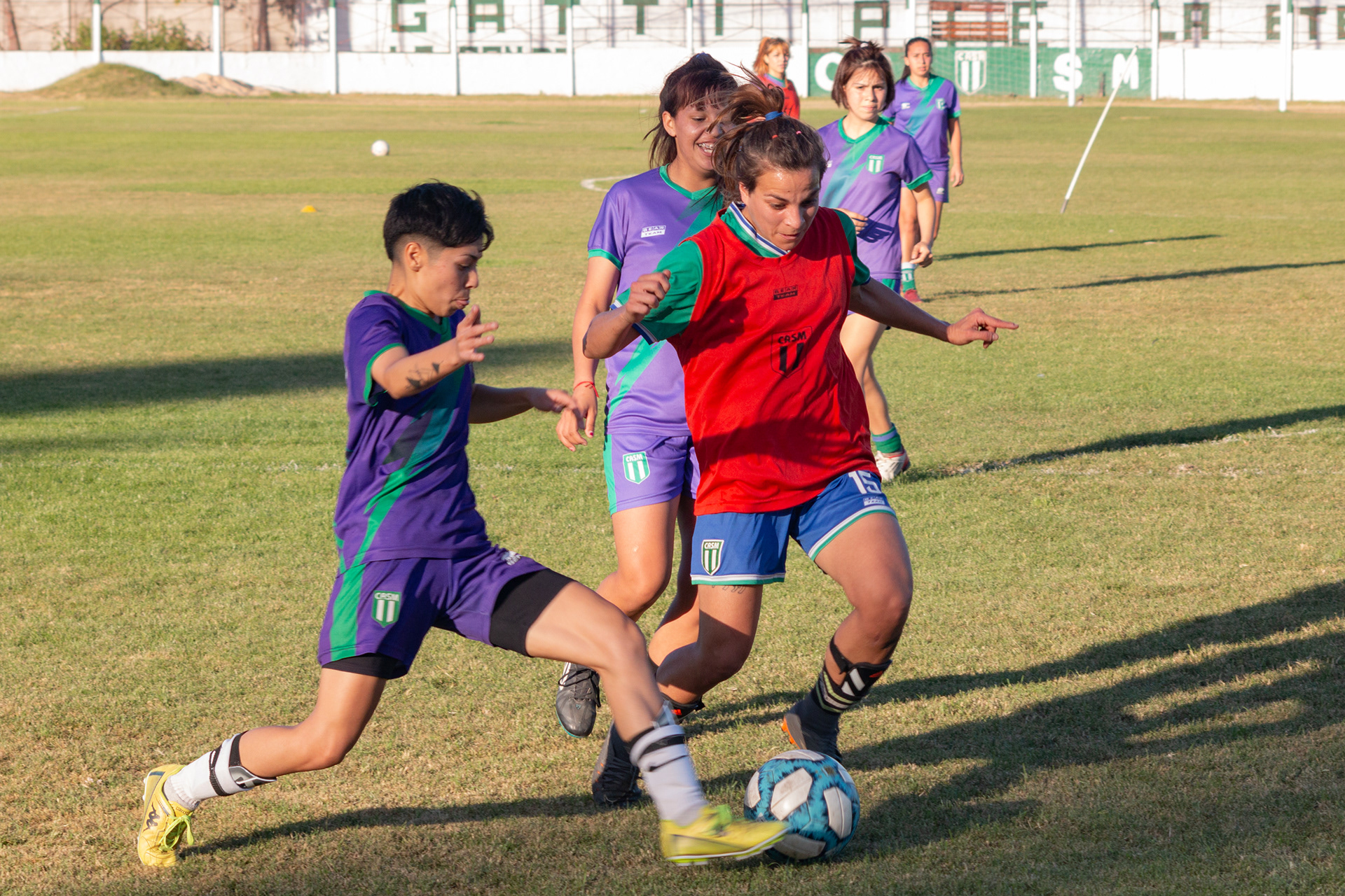 Último entrenamiento de la primera división del fútbol femenino de San Miguel en el Estadio Malvinas Argentinas de Los Polvorines, Buenos Aires, Argentina el 8 de noviembre de 2022