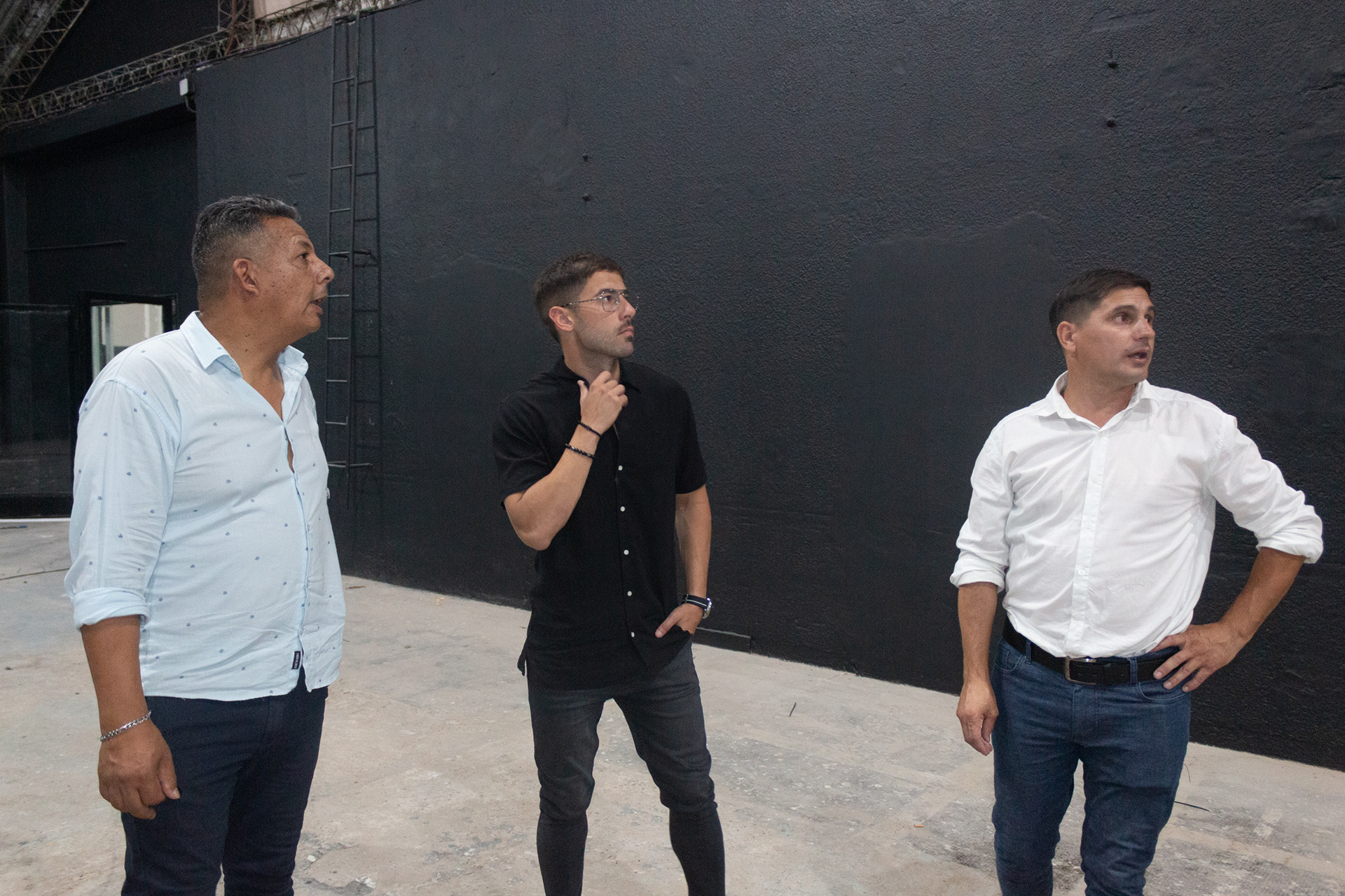Recorrido de Federico Almada y los arquitectos a cargo de las obras de renovación de la Sede del Club Atlético San Miguel. En San Miguel, Buenos Aires, Argentina, el 7 de marzo de 2023.
