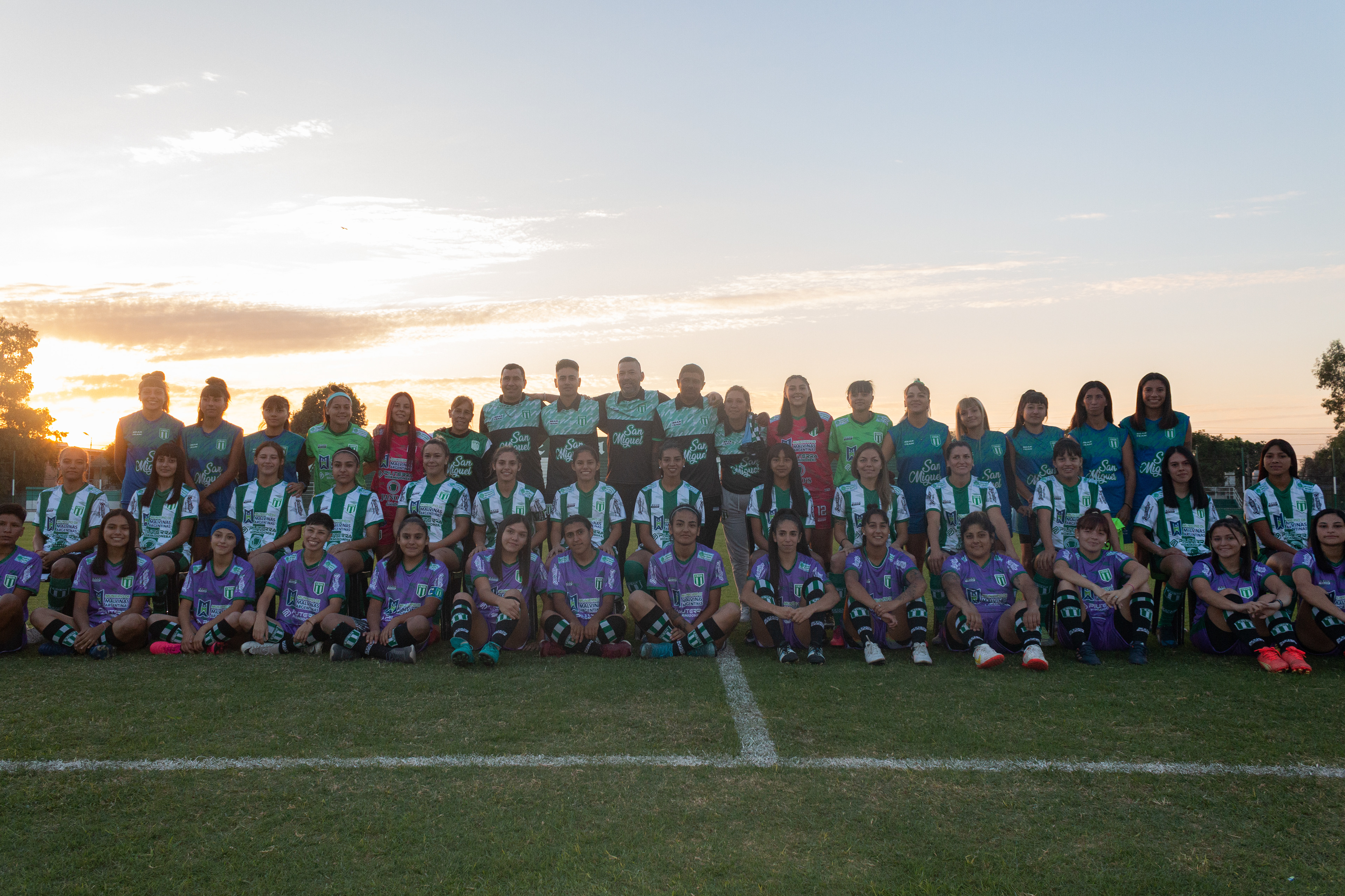 Plantel del fútbol femenino de San Miguel 2023.