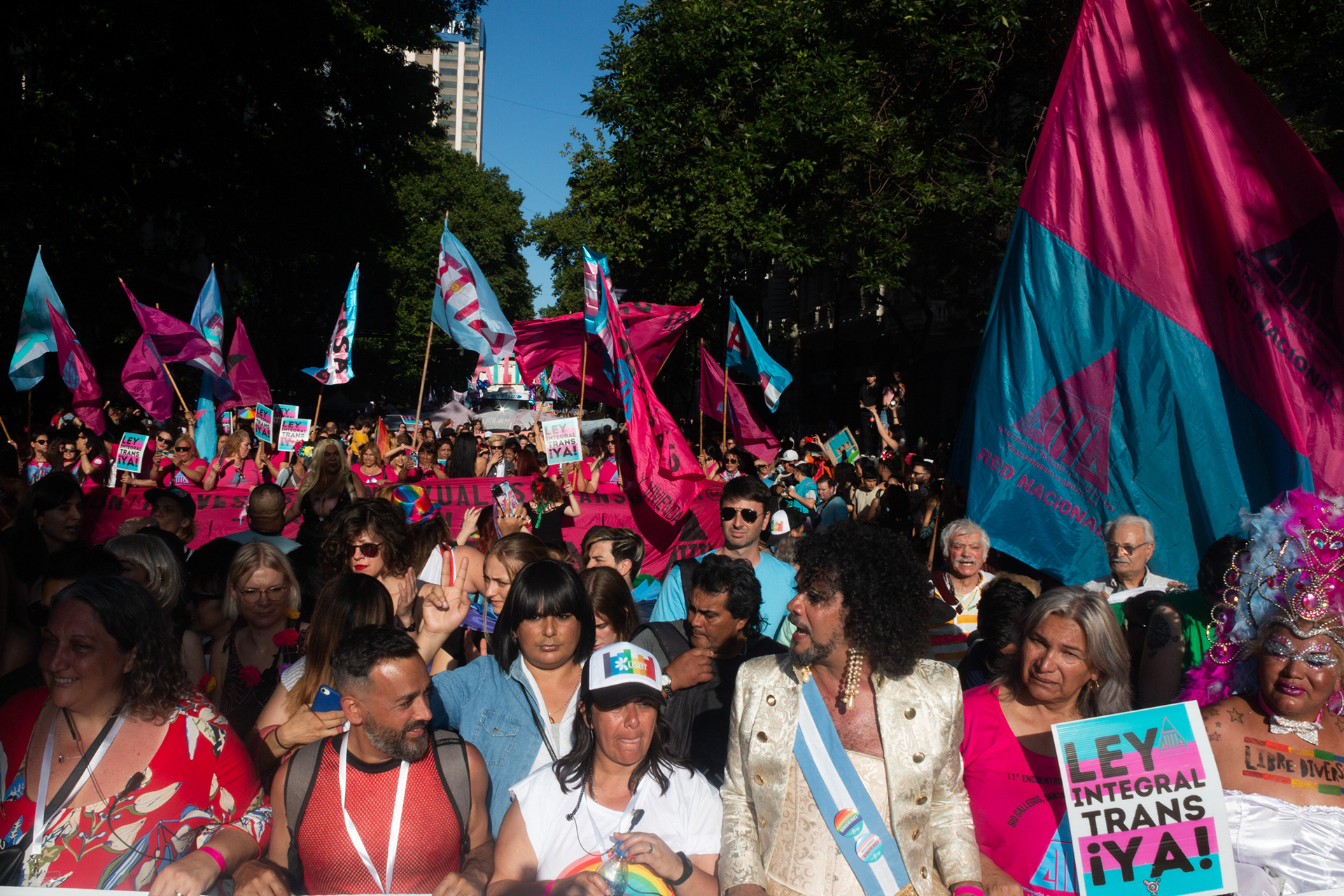 31º Marcha del Orgullo de Buenos Aires bajo las consignas "Ley integral trans, Ley anti-discriminatoria y sí al lenguaje inclusivo" en la Ciudad Autónoma de Buenos Aires, Argentina el 5 de noviembre de 2022.