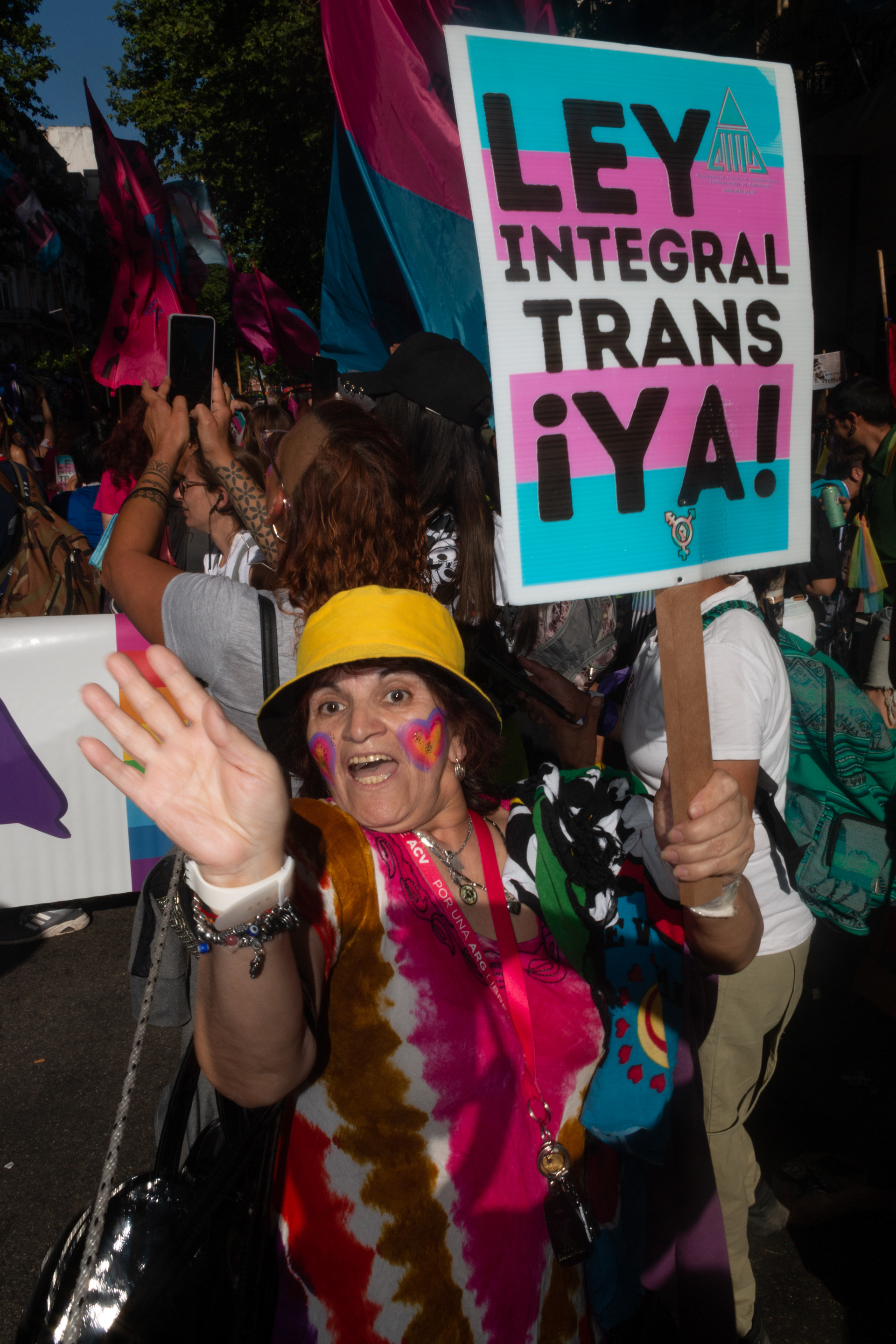 31º Marcha del Orgullo de Buenos Aires bajo las consignas "Ley integral trans, Ley anti-discriminatoria y sí al lenguaje inclusivo" en la Ciudad Autónoma de Buenos Aires, Argentina el 5 de noviembre de 2022.