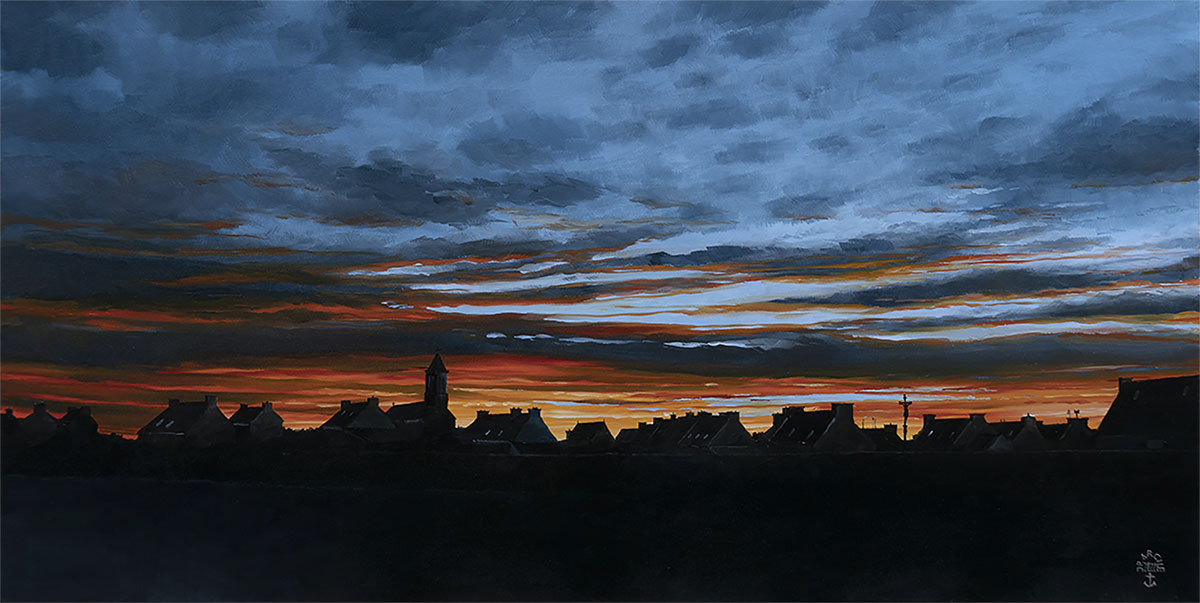 Réf. H-22.030 - Levé de soleil flamboyant sur le bourg, île de Sein. Huile sur toile 80x40 cm - Col. particulière