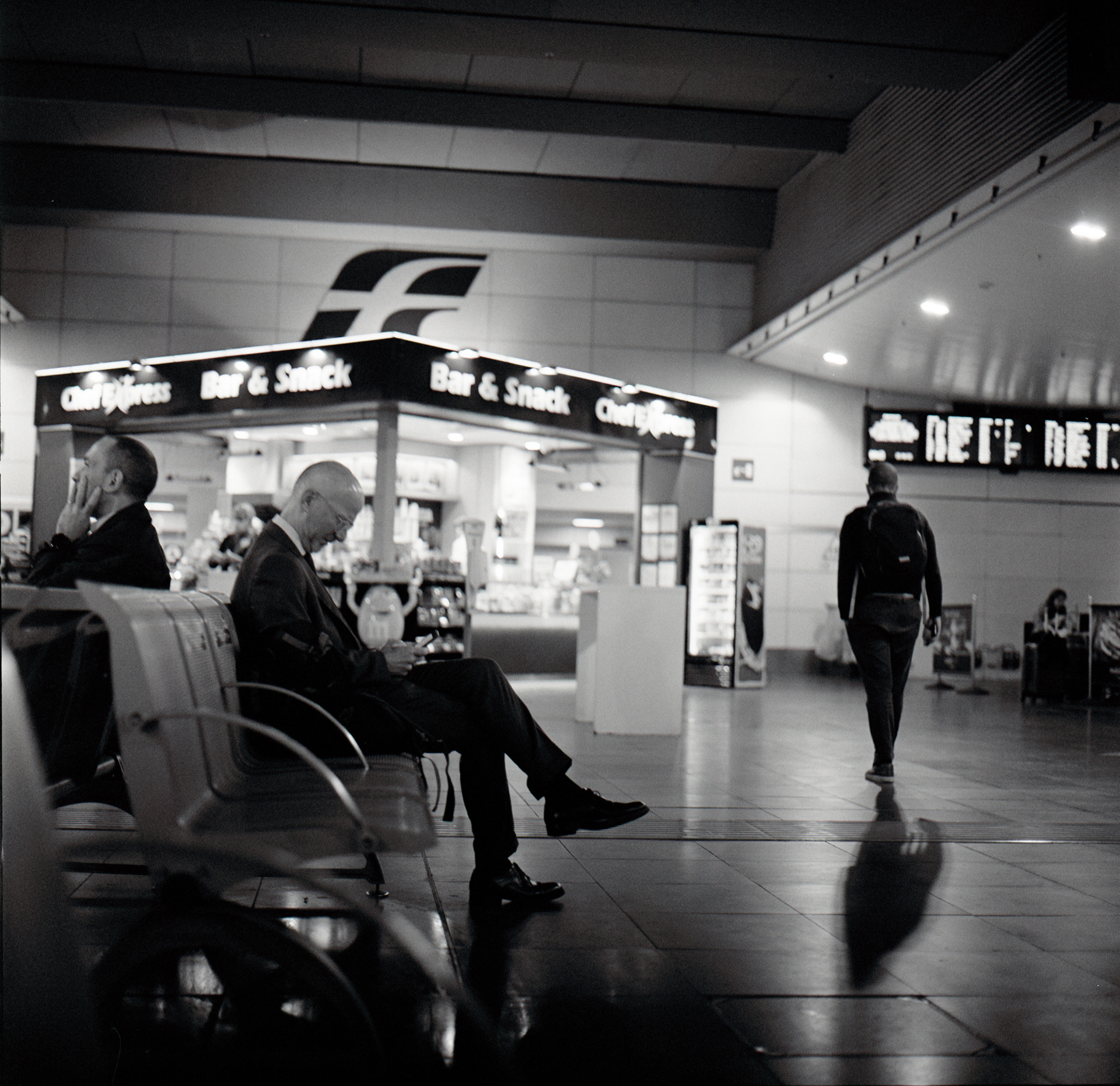 le frecce lines, underground in Bologna stazione