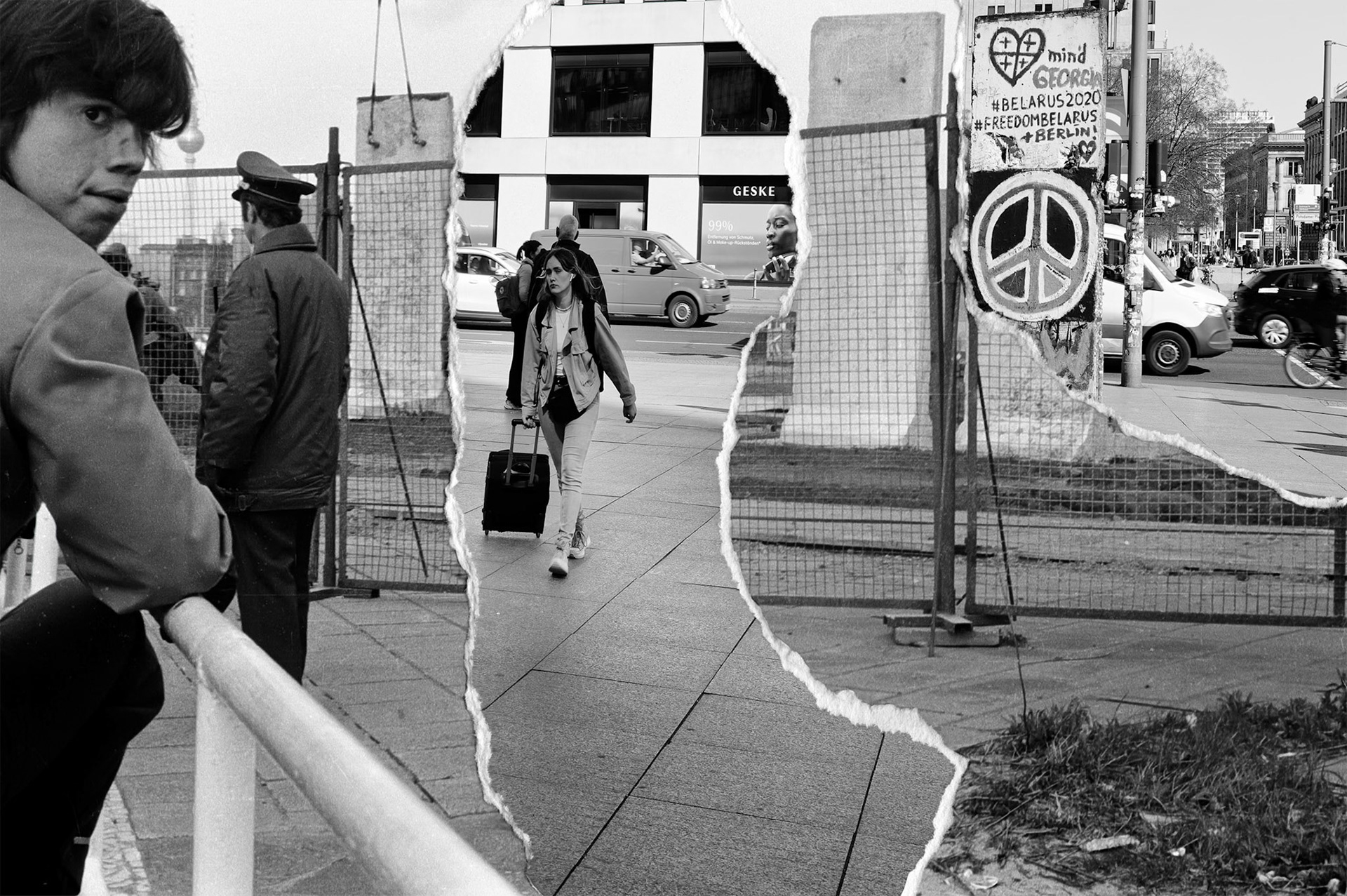 Visitors to the Wall during the construction of Border Wall 75 at Potsdamer Platz, Berlin, April 1976 - Historical source: Stiftung Berliner Mauer (F-022750), photo: Detlef Machmüller, CC BY-SA 4.0