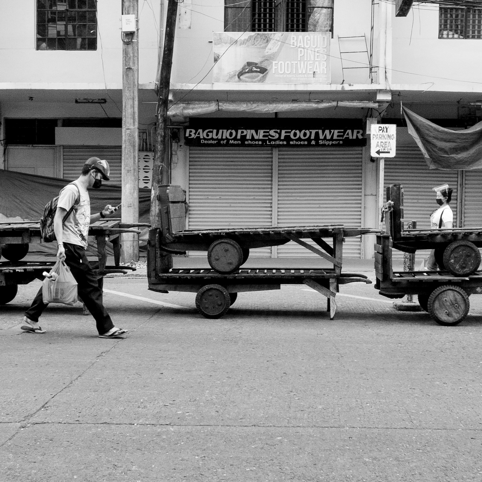 I'm late, lagot. Lumix LX5.