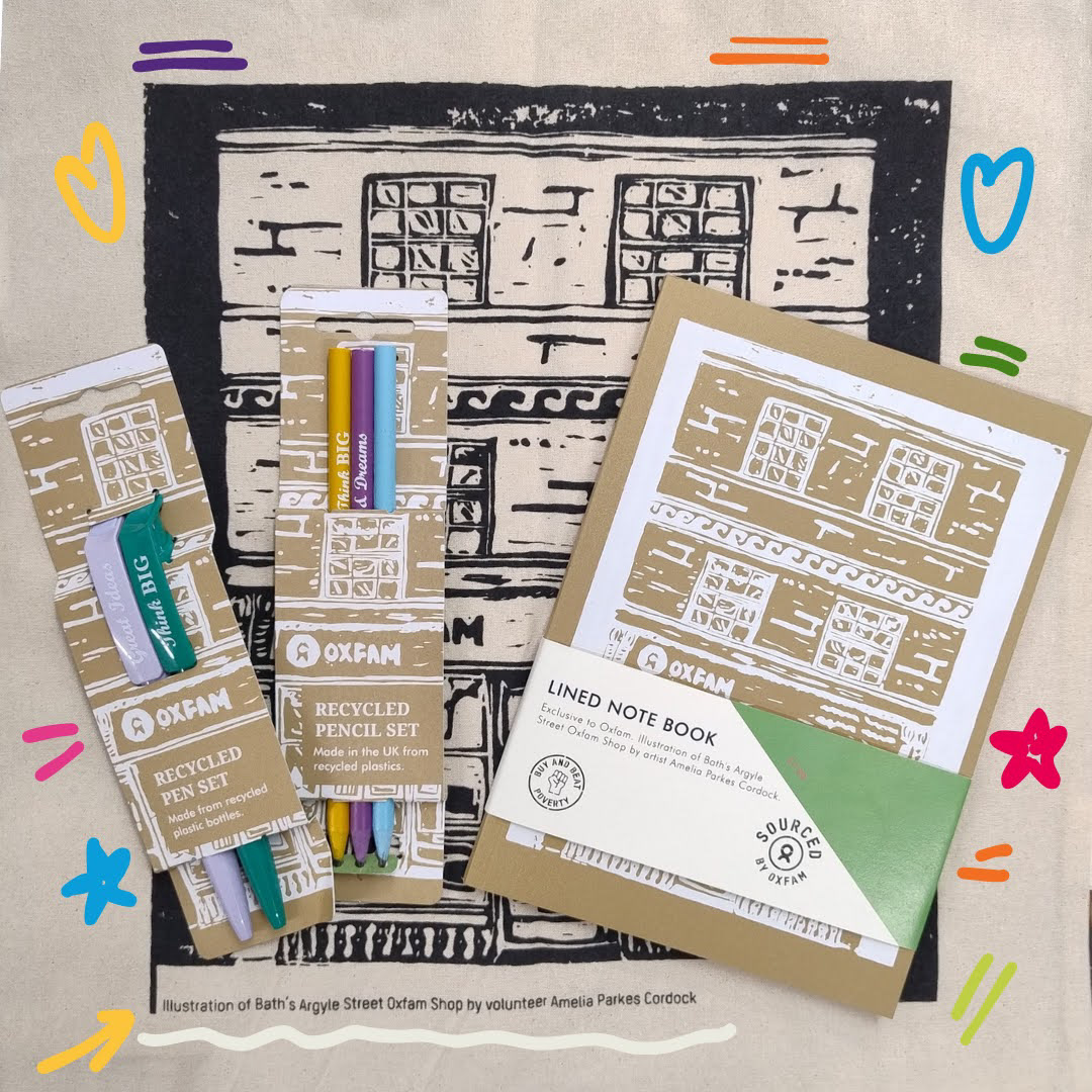 Layout of the bag, notebook, pens and pencils