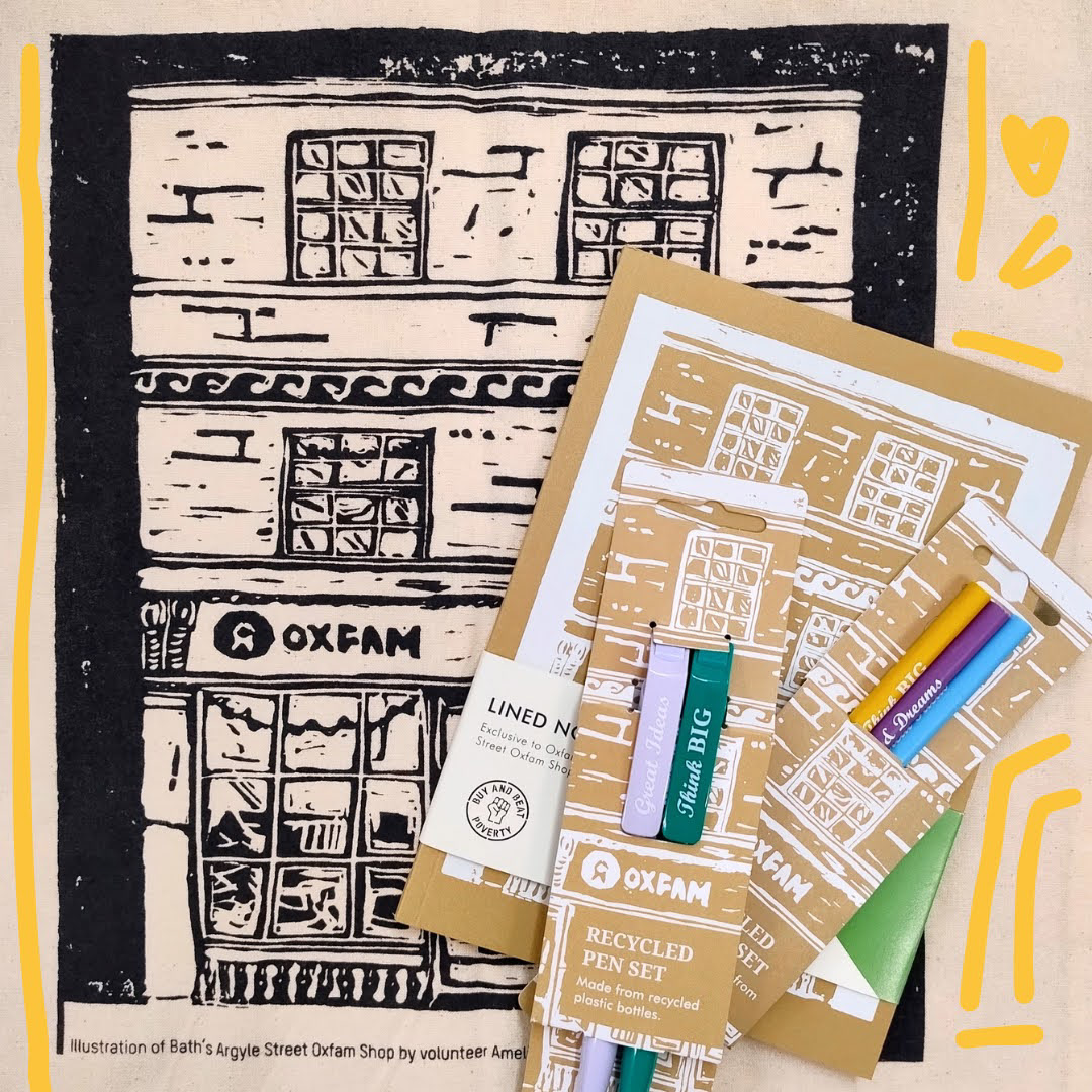 Layout of the bag, notebook, pens and pencils
