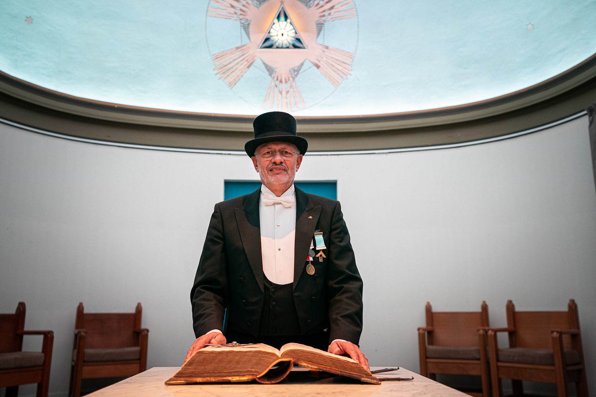 Leeuwarden: Vrijmetselaar Rob Leemans in loge De Friese Trouw. Leemans is auteur van het boek Geschiedenis van de vrijmetselarij in Noord-Nederland dat binnenkort wordt gepresenteerd. .JASPAR MOULIJN