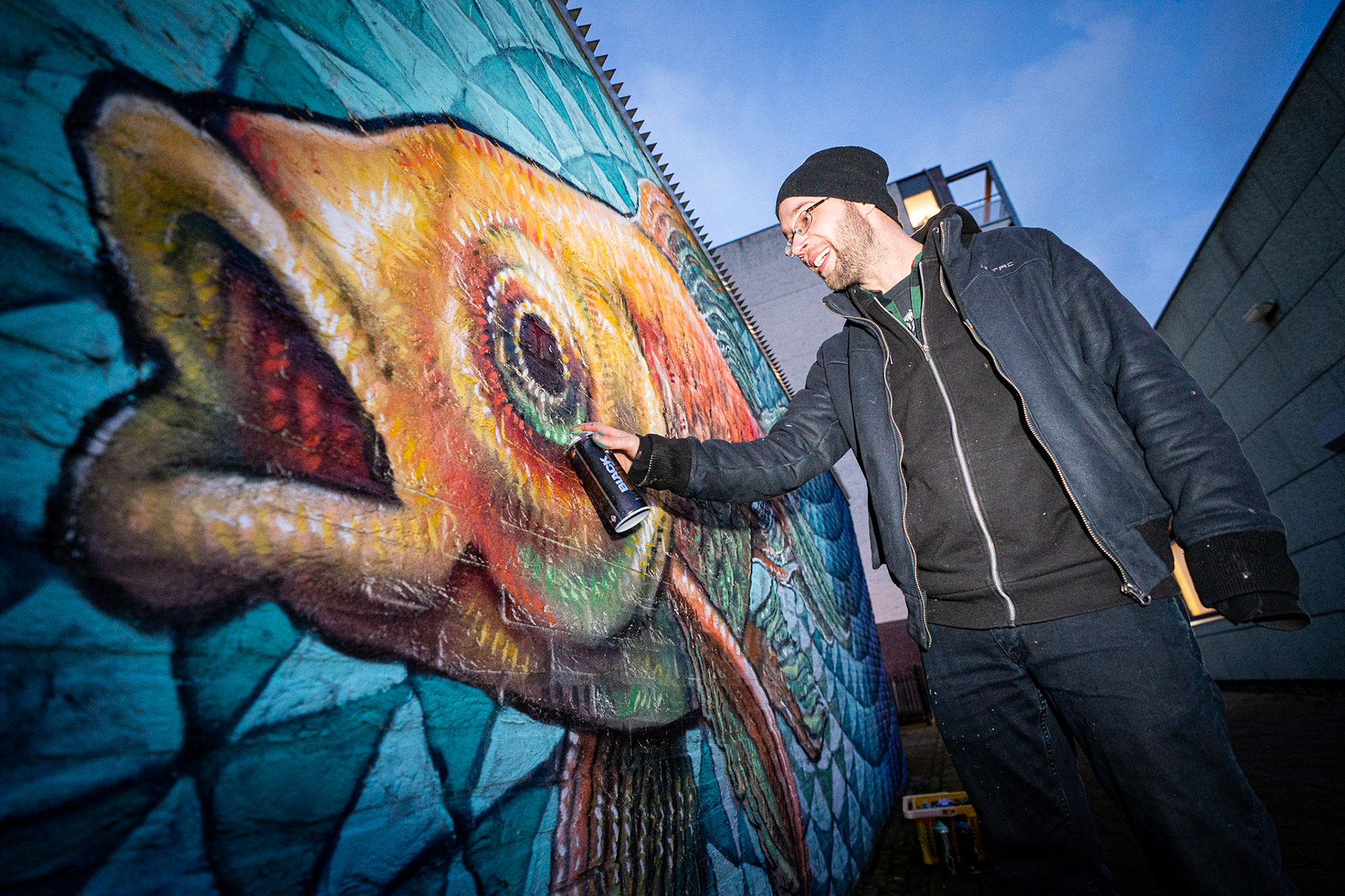 Groningen: Michel Velt, street art-kunstenaar, maakt werk over de hele wereld en ook in zijn woonplaats Groningen. JASPAR MOULIJN