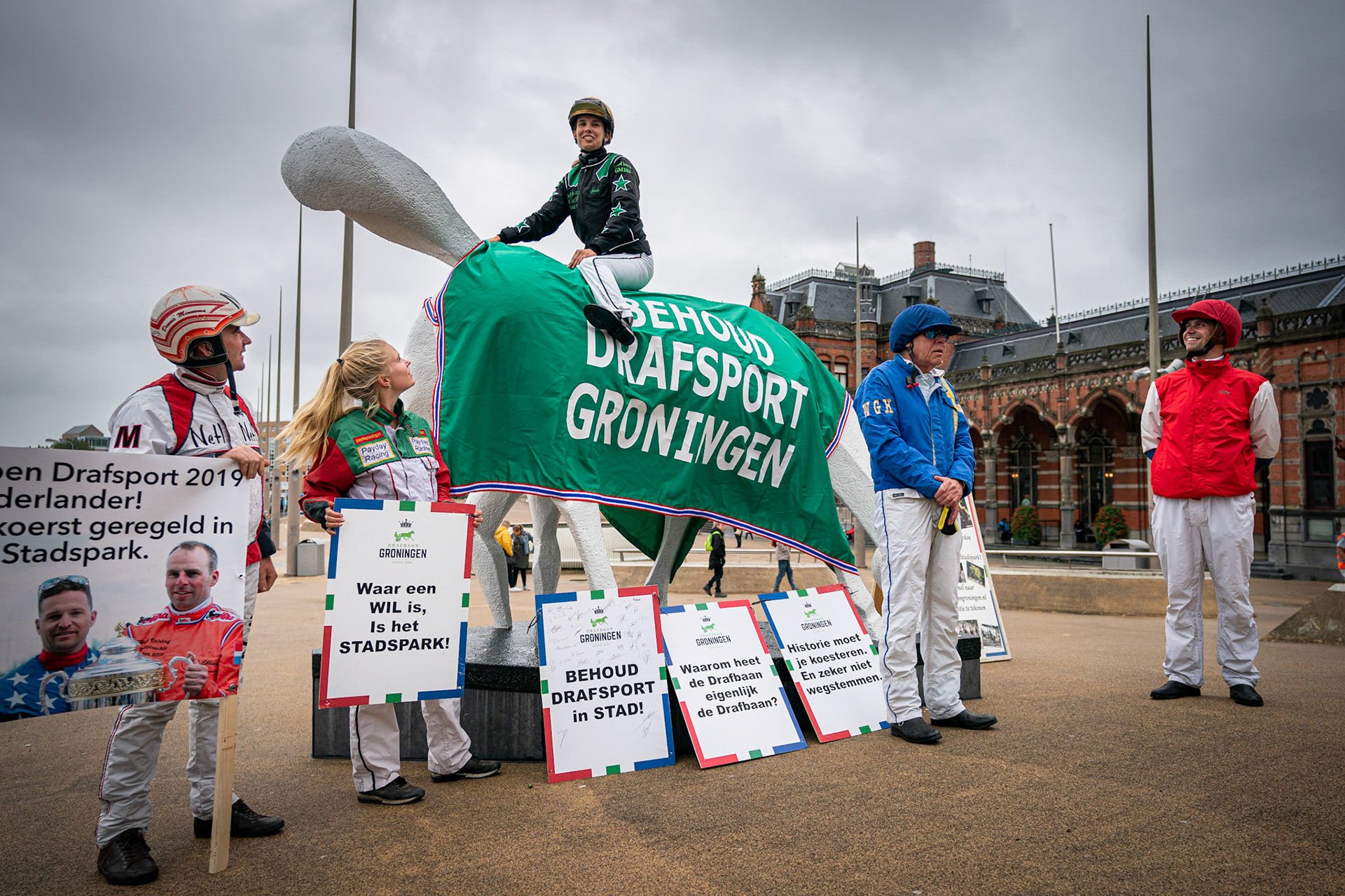Groningen: Paardensport komt in actie bij Peerd van Ome Loeks voor behoud drafbaan Groningen. JASPAR MOULIJN