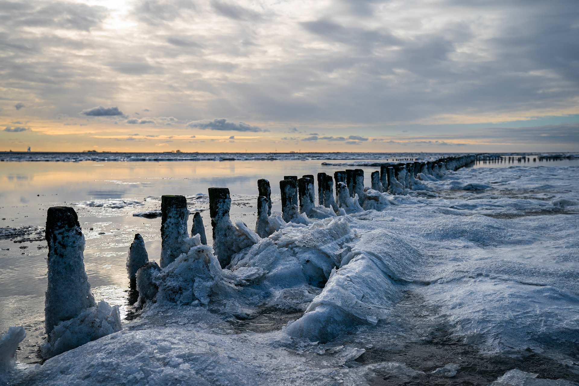 11-02-2021, Noordpolderzijl: Vrije foto, De laatste keer kon het in 2005. IJswadlopen. Een bevroren landschap met ijsschotsen. Een bijzonder mooi tafereel om te zien.  Foto: Jaspar Moulijn