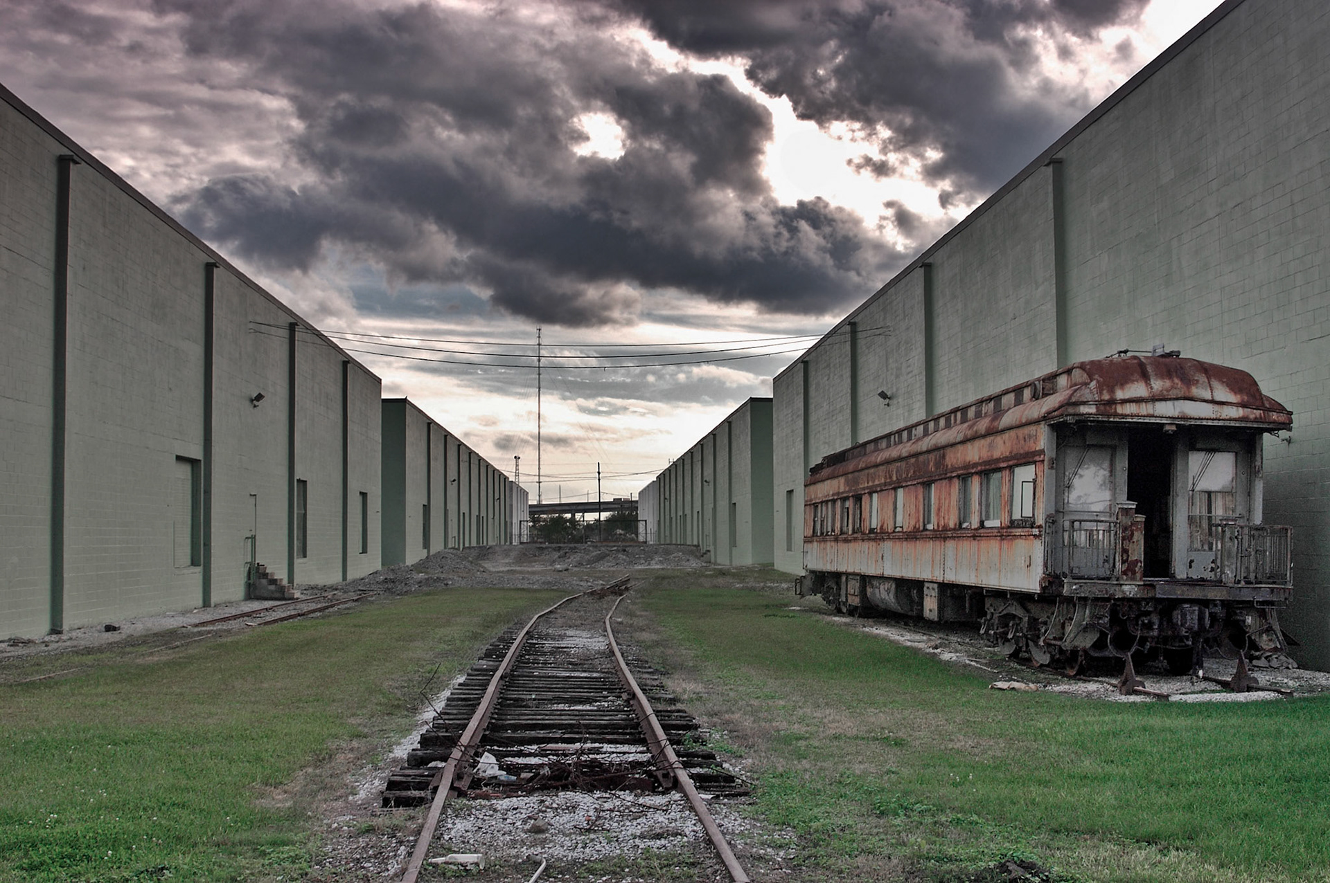 HDRtist HDR Rendering - http://www.ohanaware.com/hdrtist/