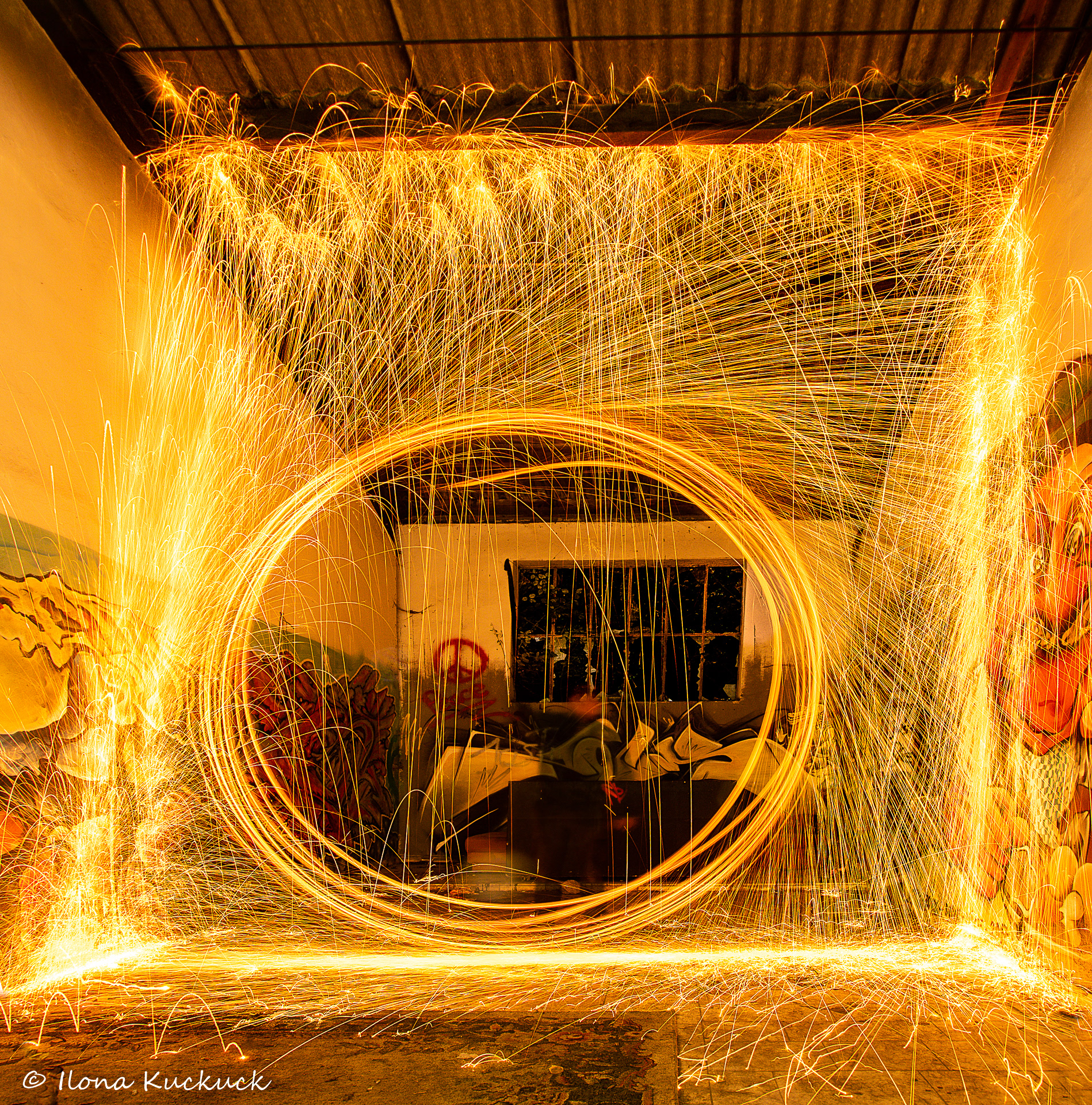 Feierkreis in einem Lost Place