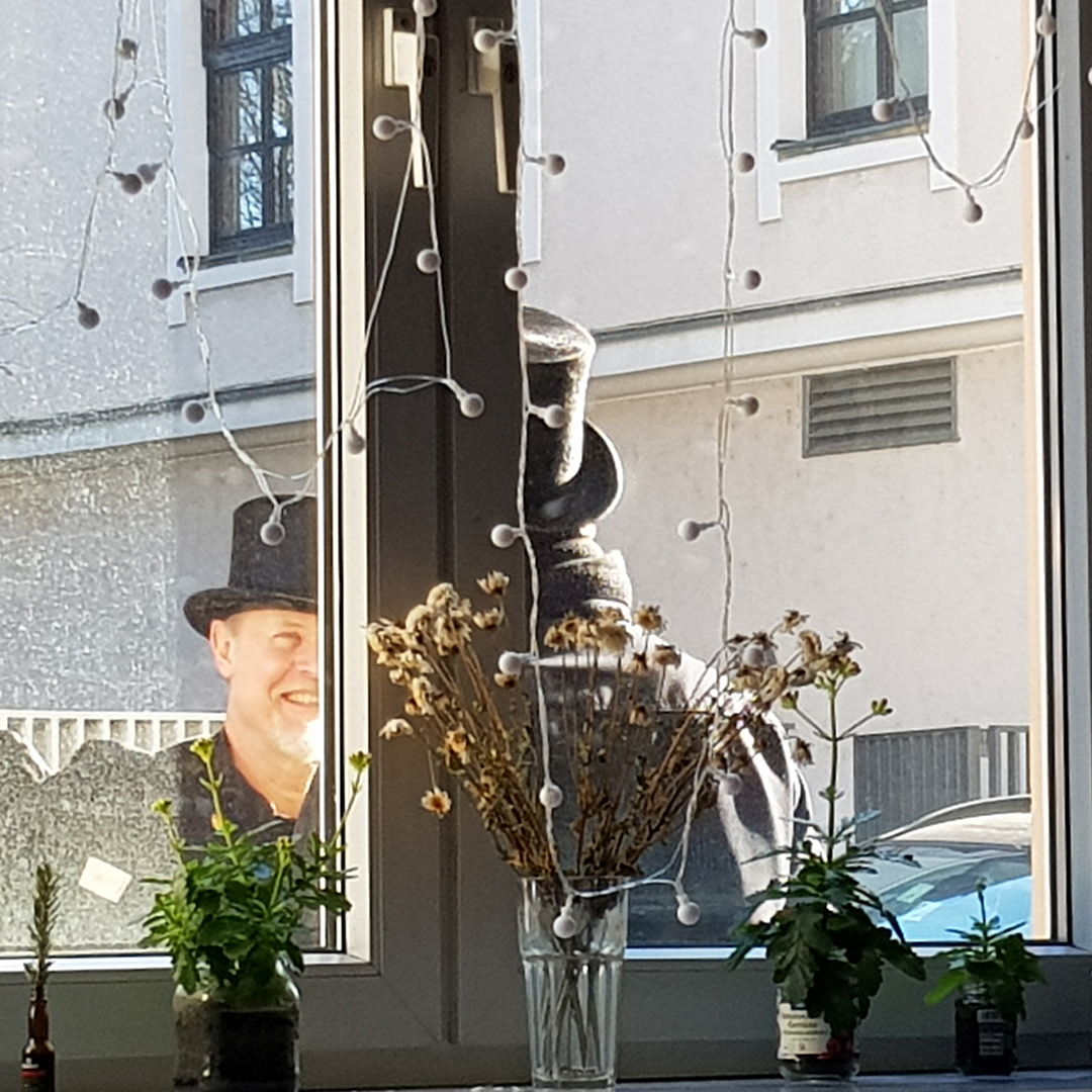 Das Glück steht vorm Fenster