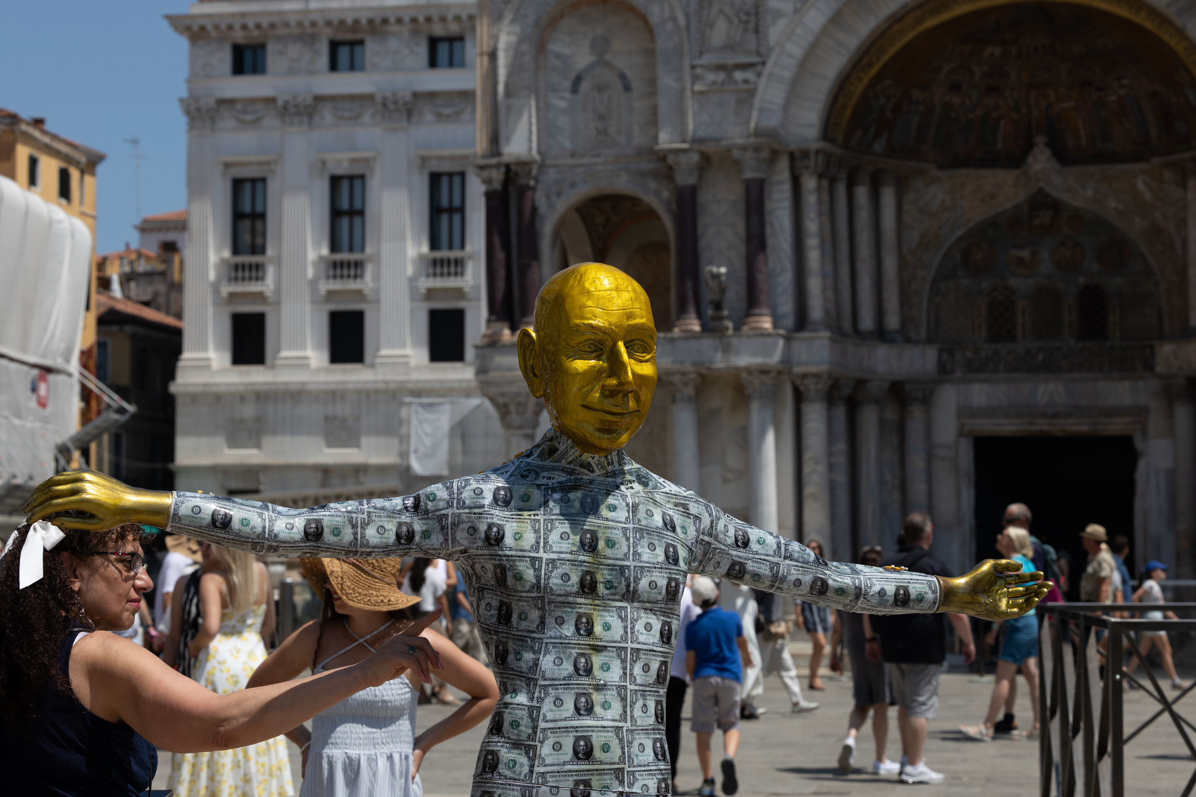 Protesters in Venice against Jeff Bezos's wedding