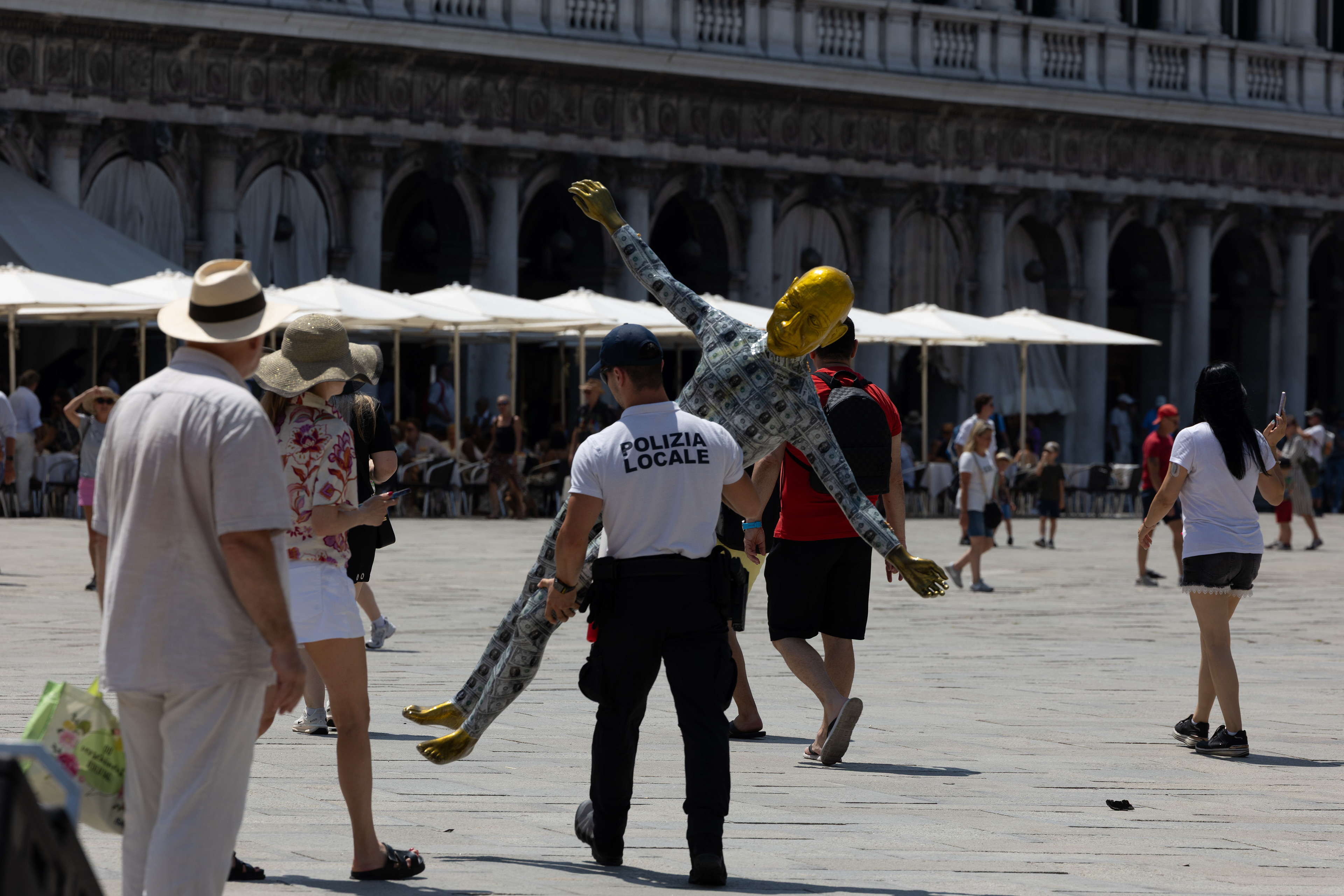 Protesters in Venice against Jeff Bezos's wedding