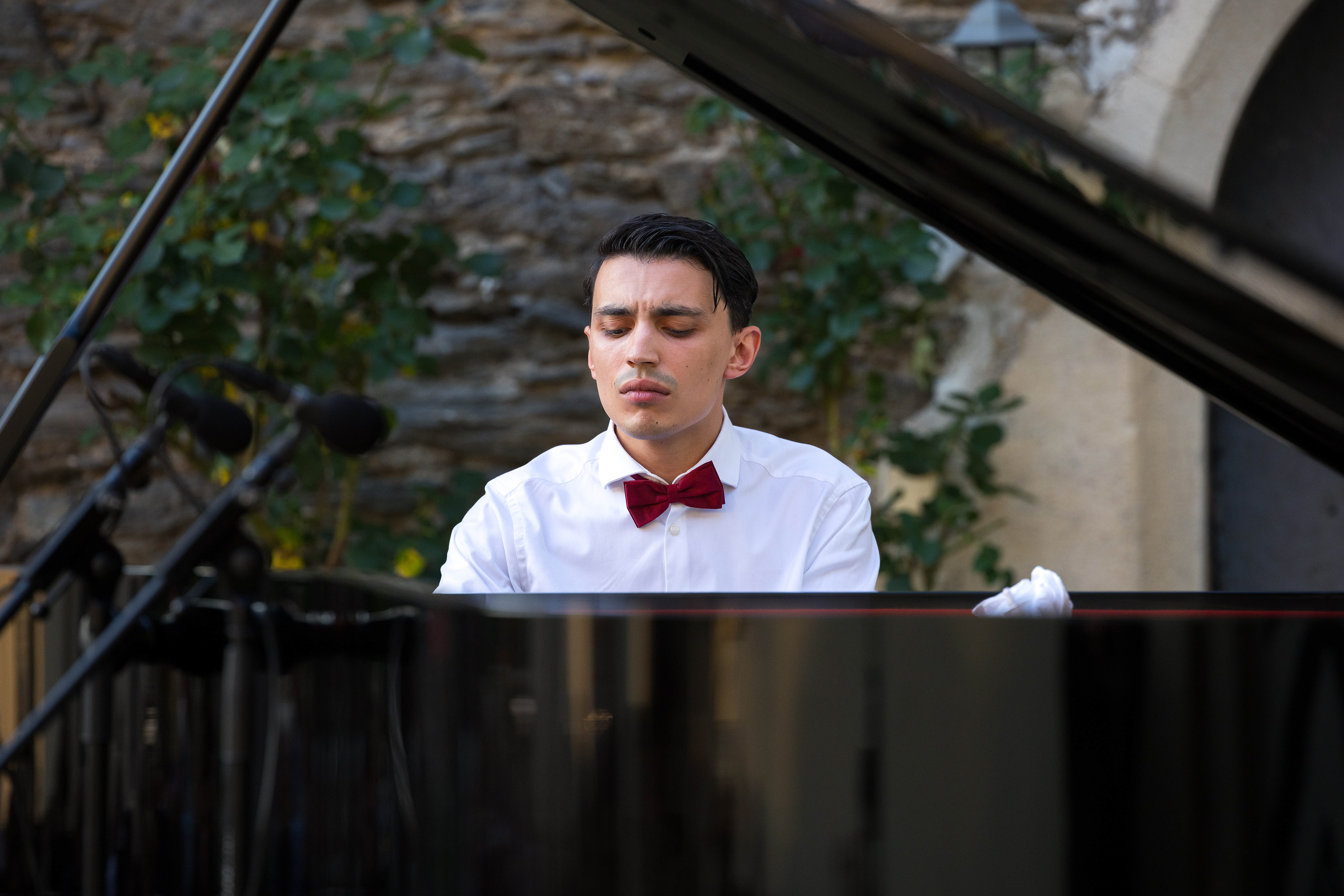 Live Performance by Viktor Pelepchuk