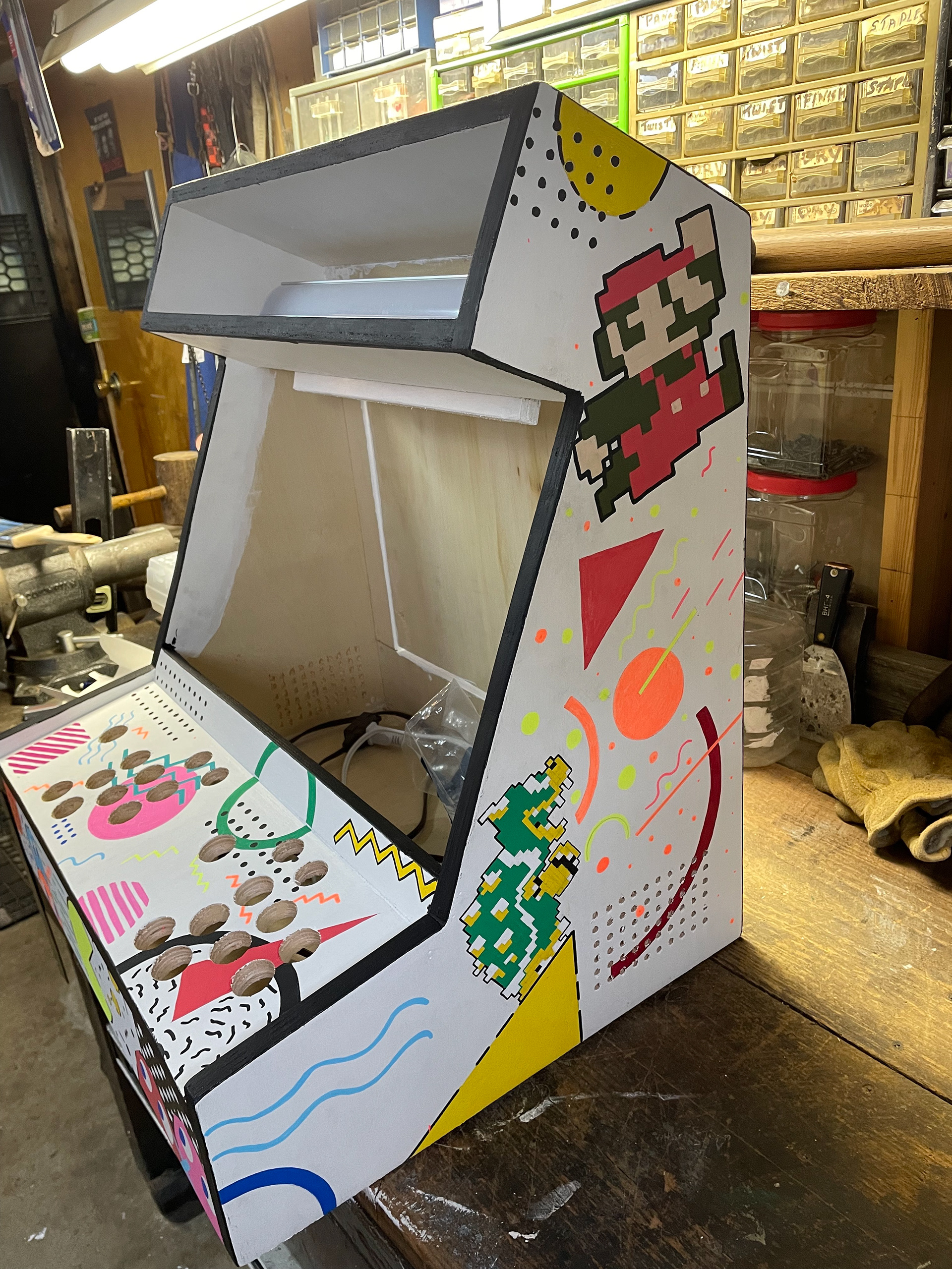 Cabinet's left side. Depicts old designs of Mario and Bowser.