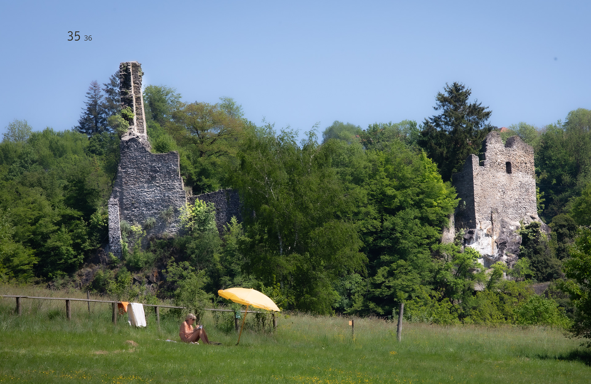 Burgruine an der Ilz mit Badeschönheit