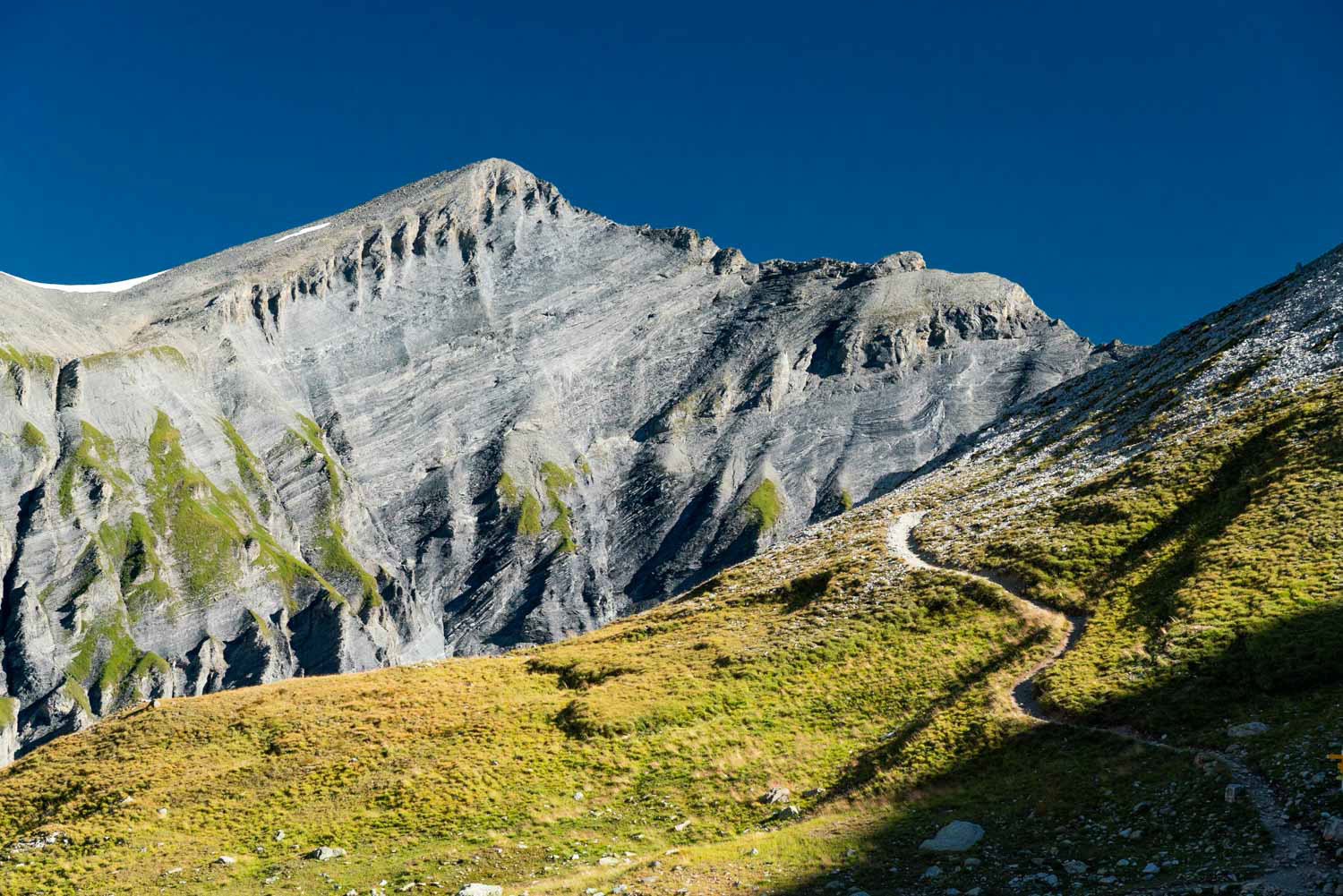 Randonner au vieux lac d'Emosson