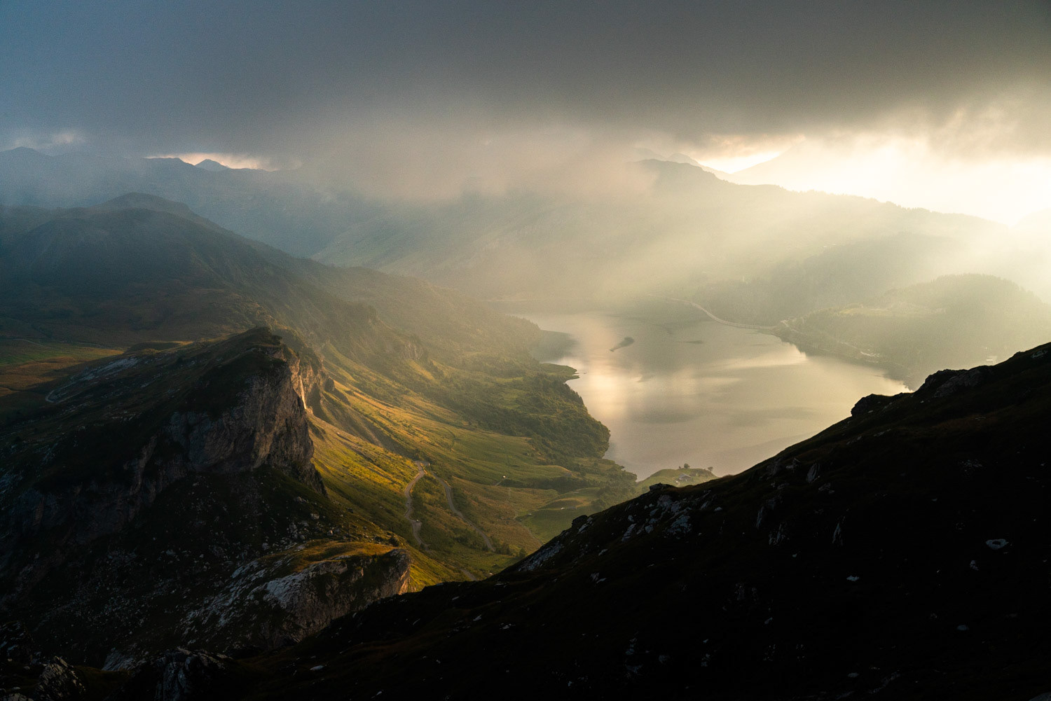 Ambiance mystique sur le Lac de Roselend