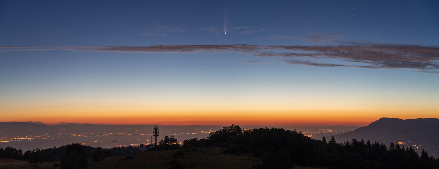 La comète Neowise saisie au levé de soleil depuis le Salève