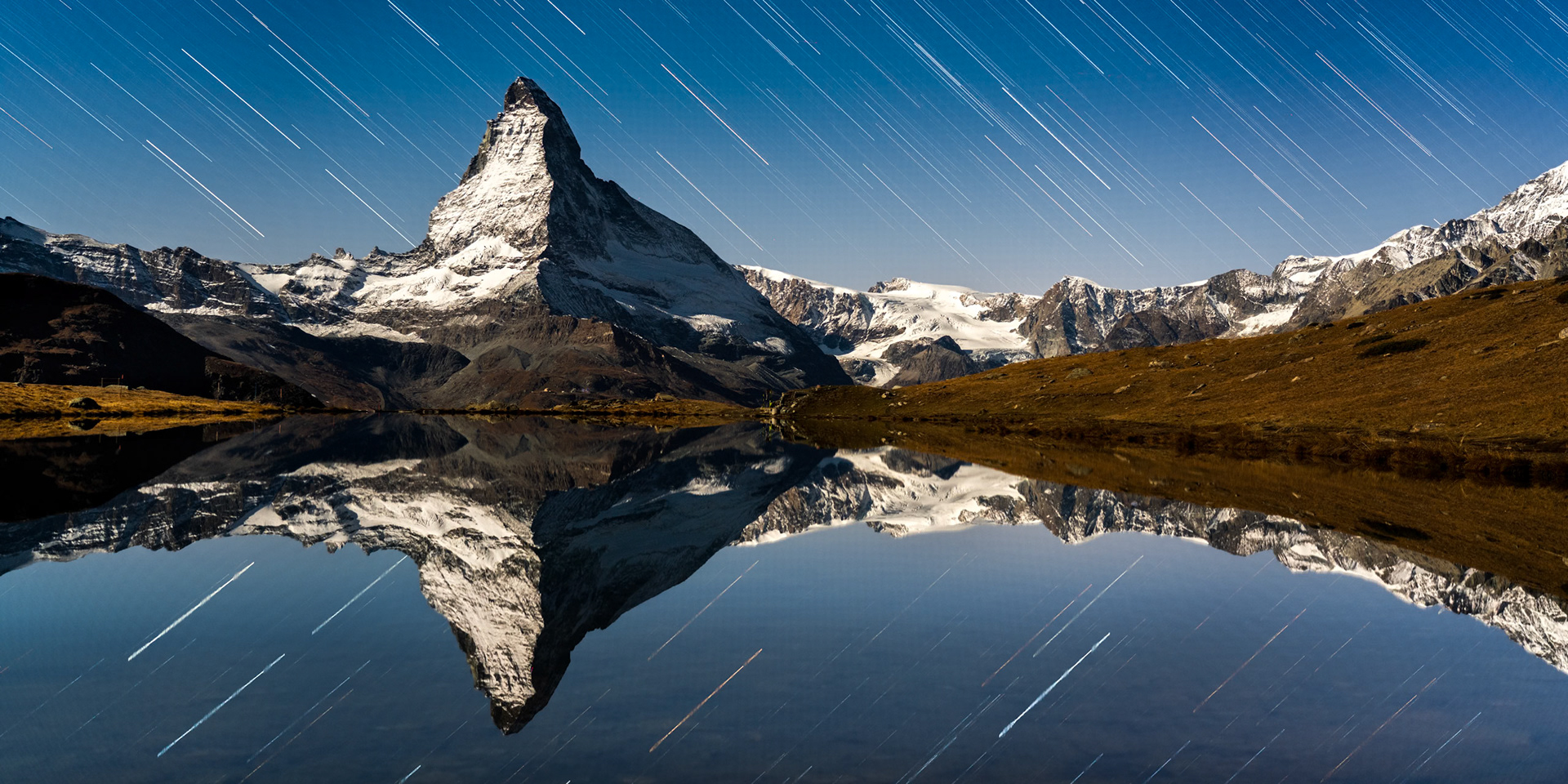 Filé d'étoiles sur le Cervin