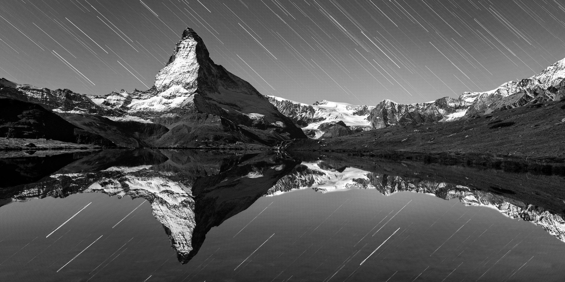 Filé d'étoiles sur le Cervin