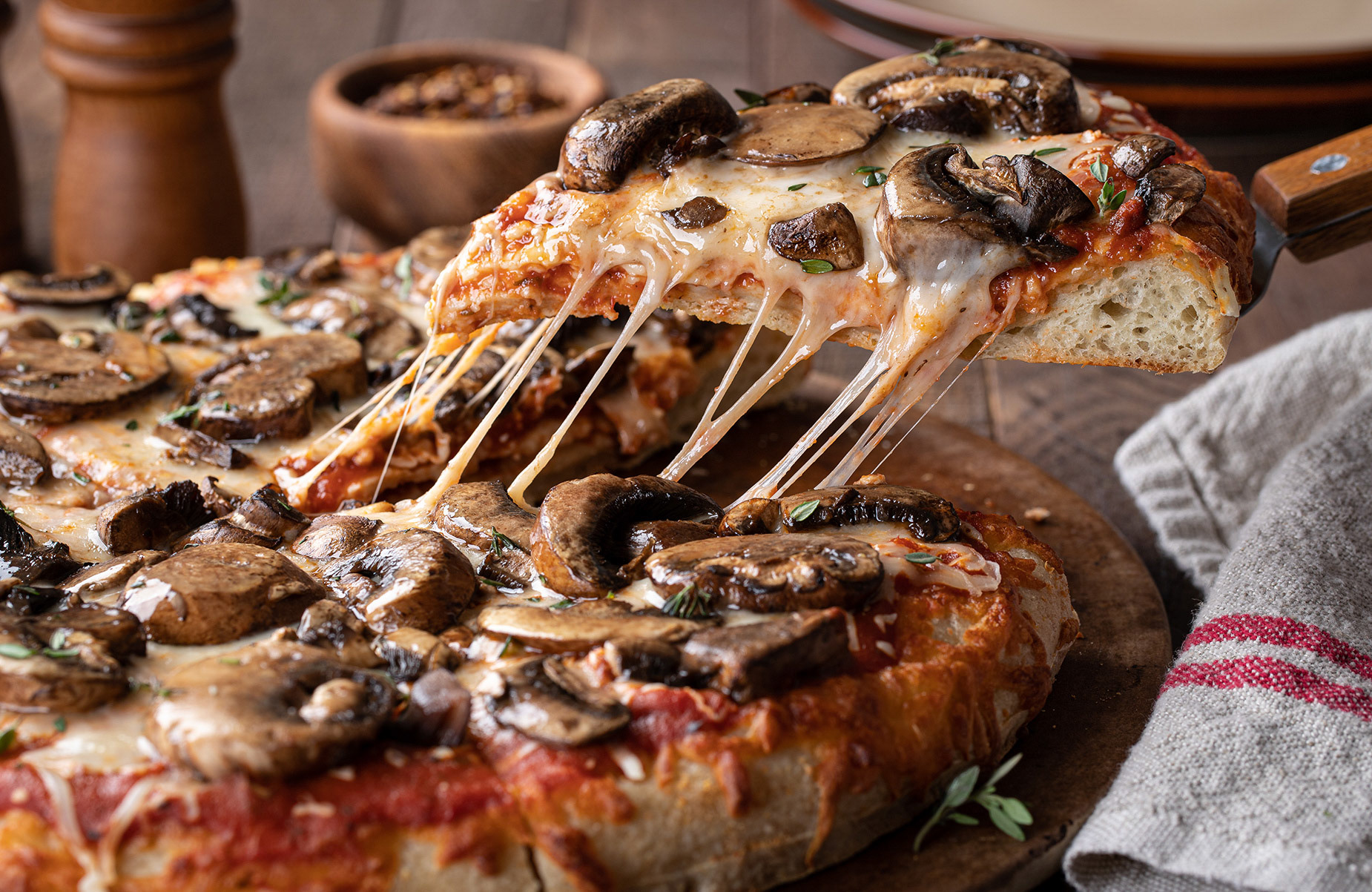 Mushroom and cheese pizza