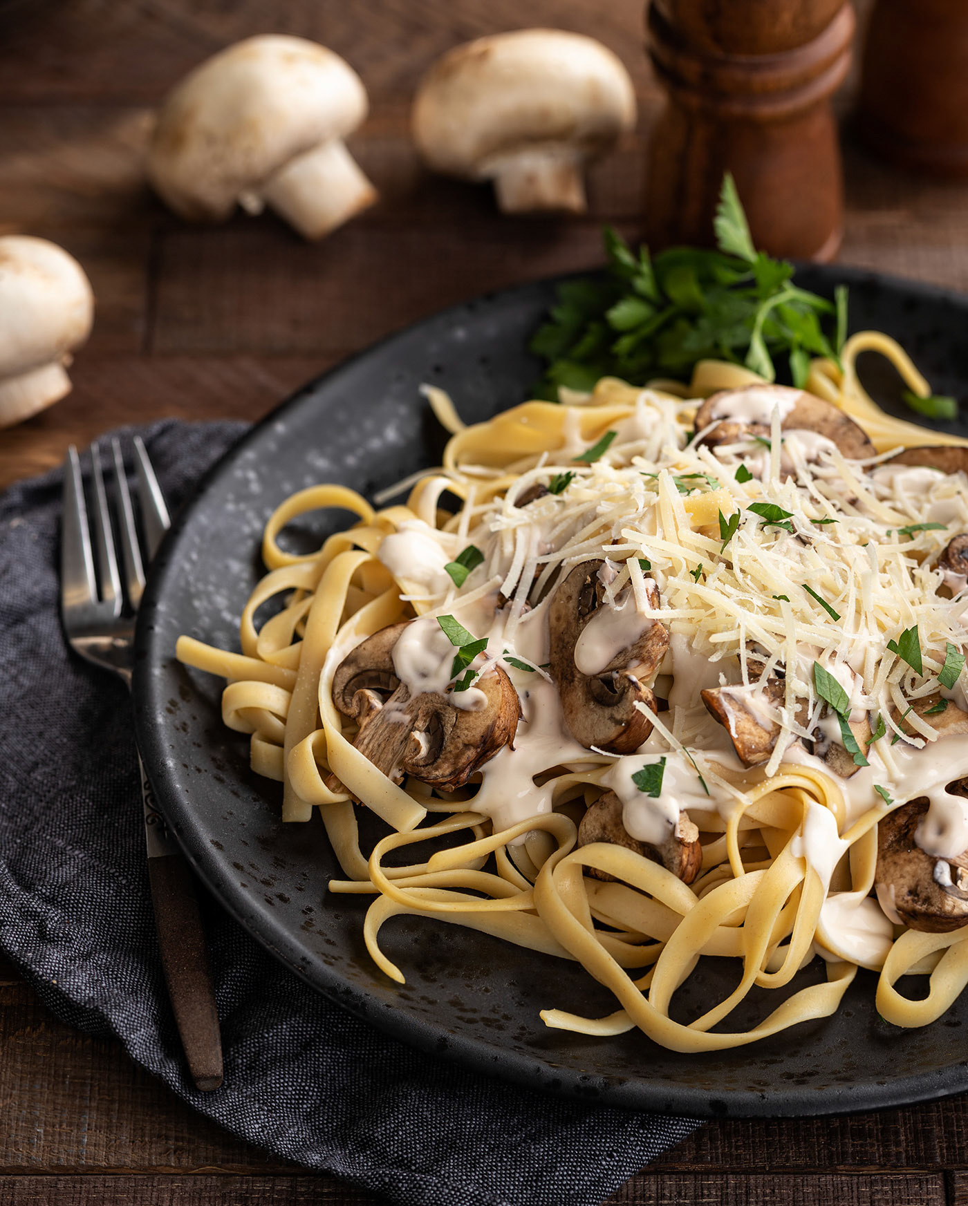 Fettuccine alfredo with mushrooms
