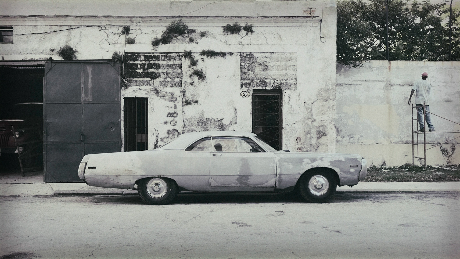 Cuban vintage automobile and painter