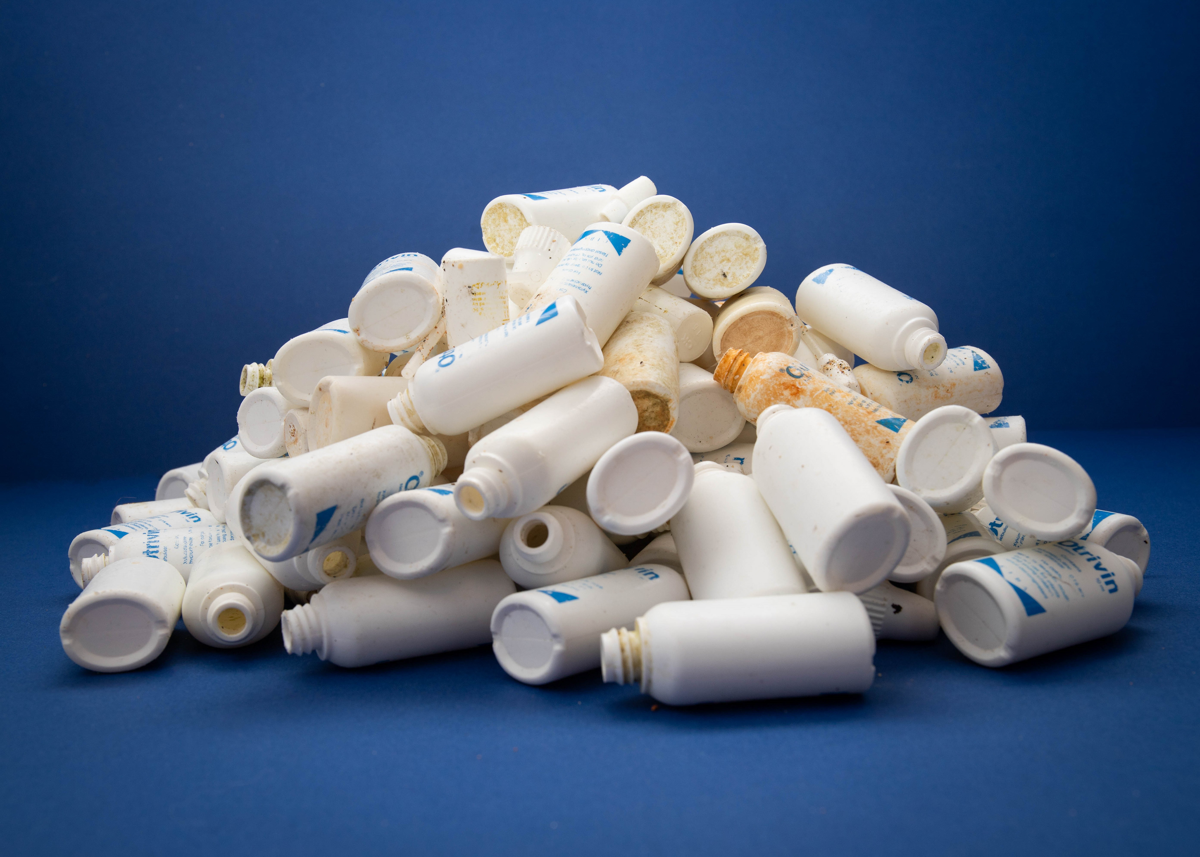 I stacked them on each other to form a structure resembling a mountain of plastic. By making it into a metaphorical mountain, it represents the scale of the issue. Five hundred eighty shipping containers went missing from the spill, which is thought to have come from. 