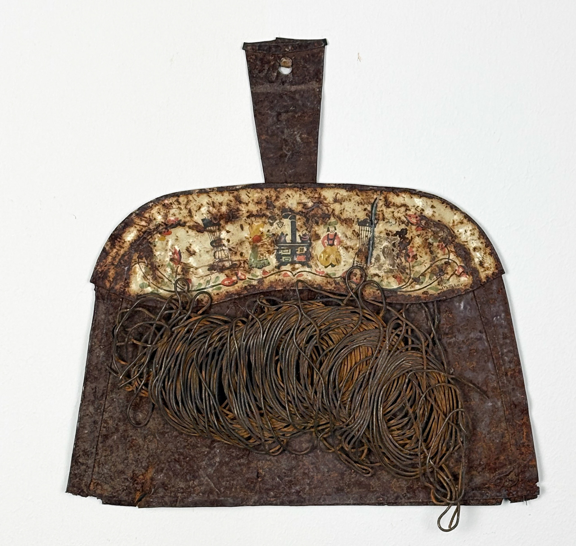 CRUSHED WIRE IN CRUSHED DUSTPAN