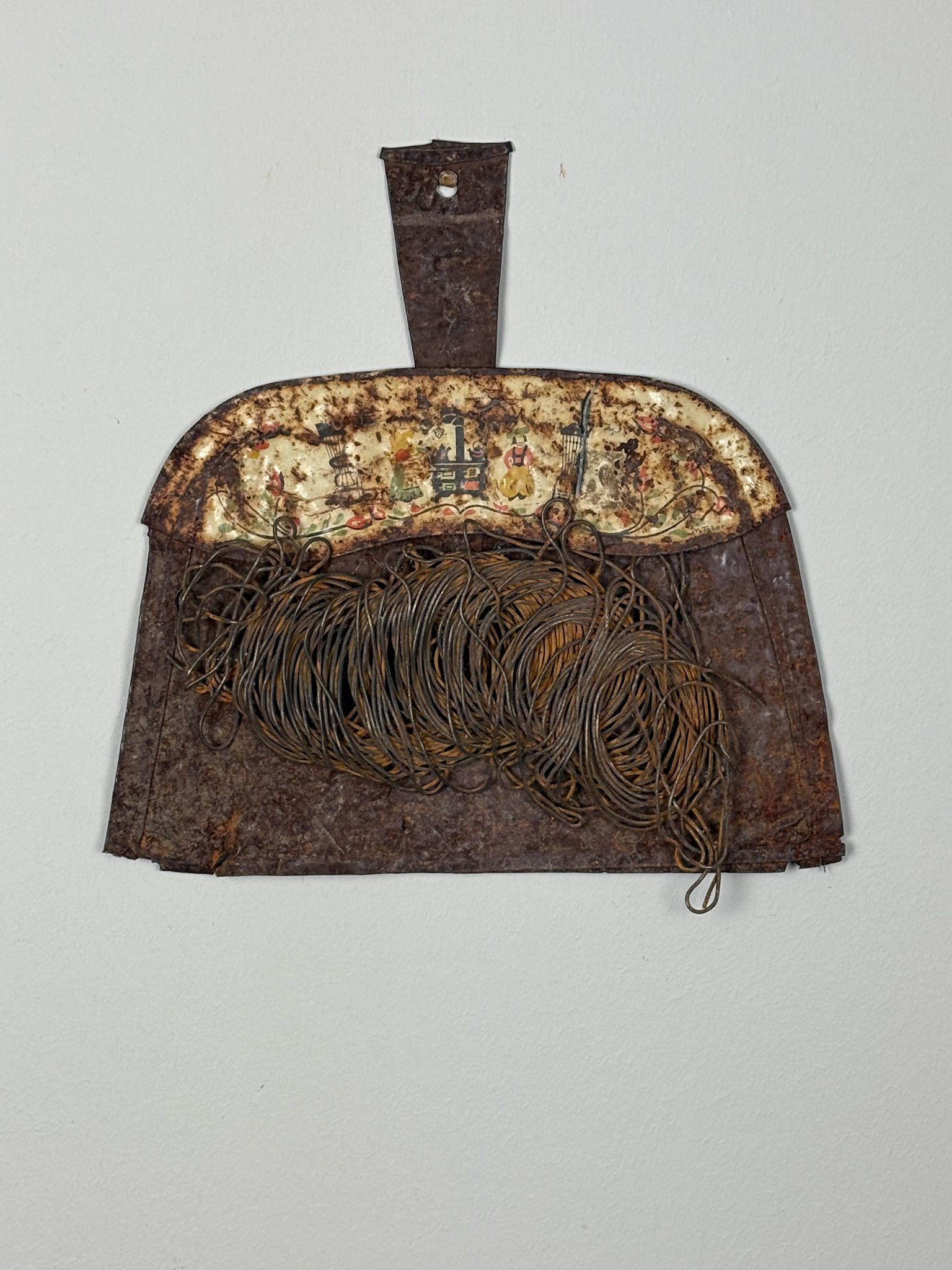 CRUSHED WIRE IN CRUSHED DUSTPAN