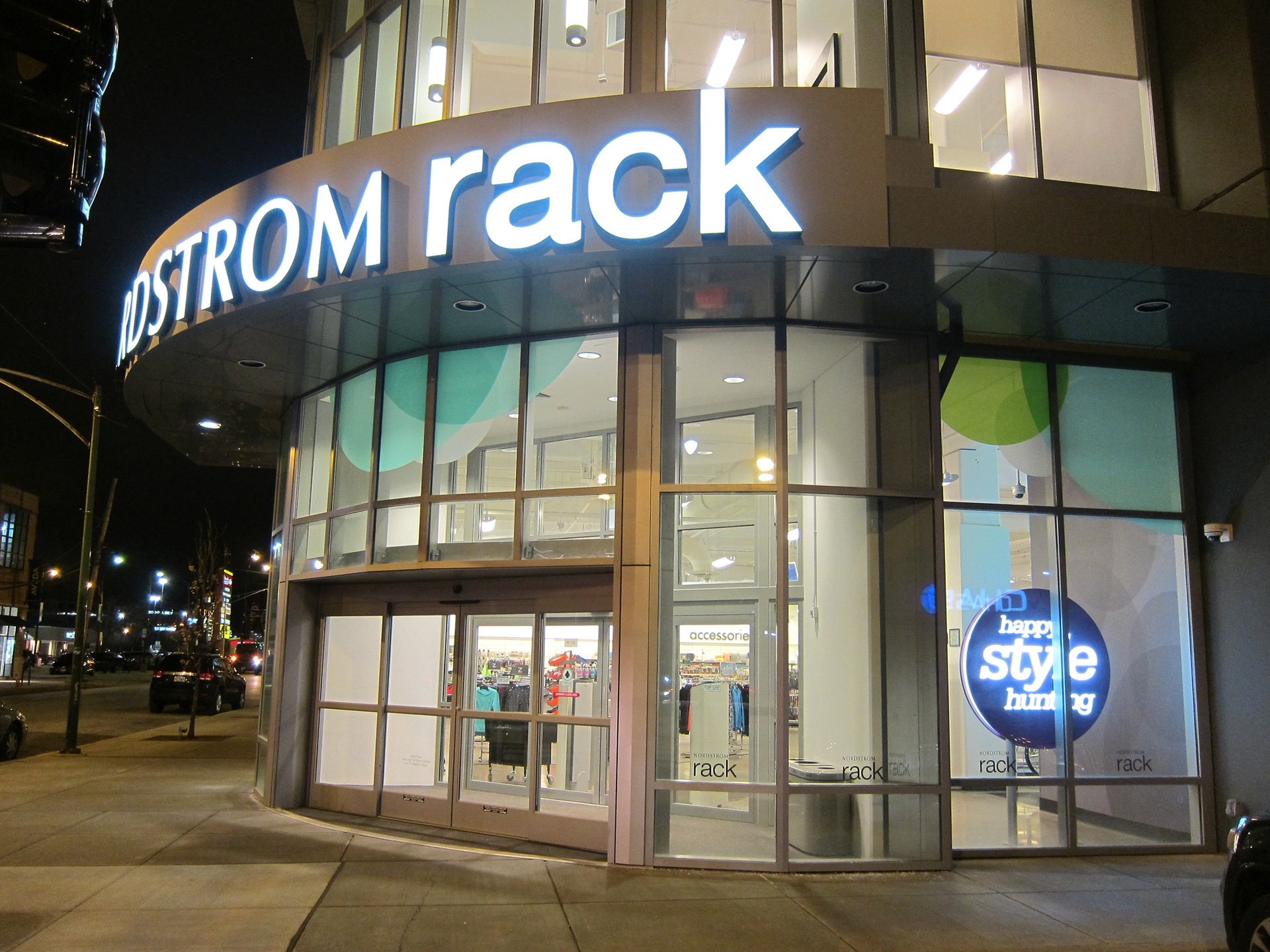 Nordstrom Rack Lincoln Park  Shopping in River North, Chicago