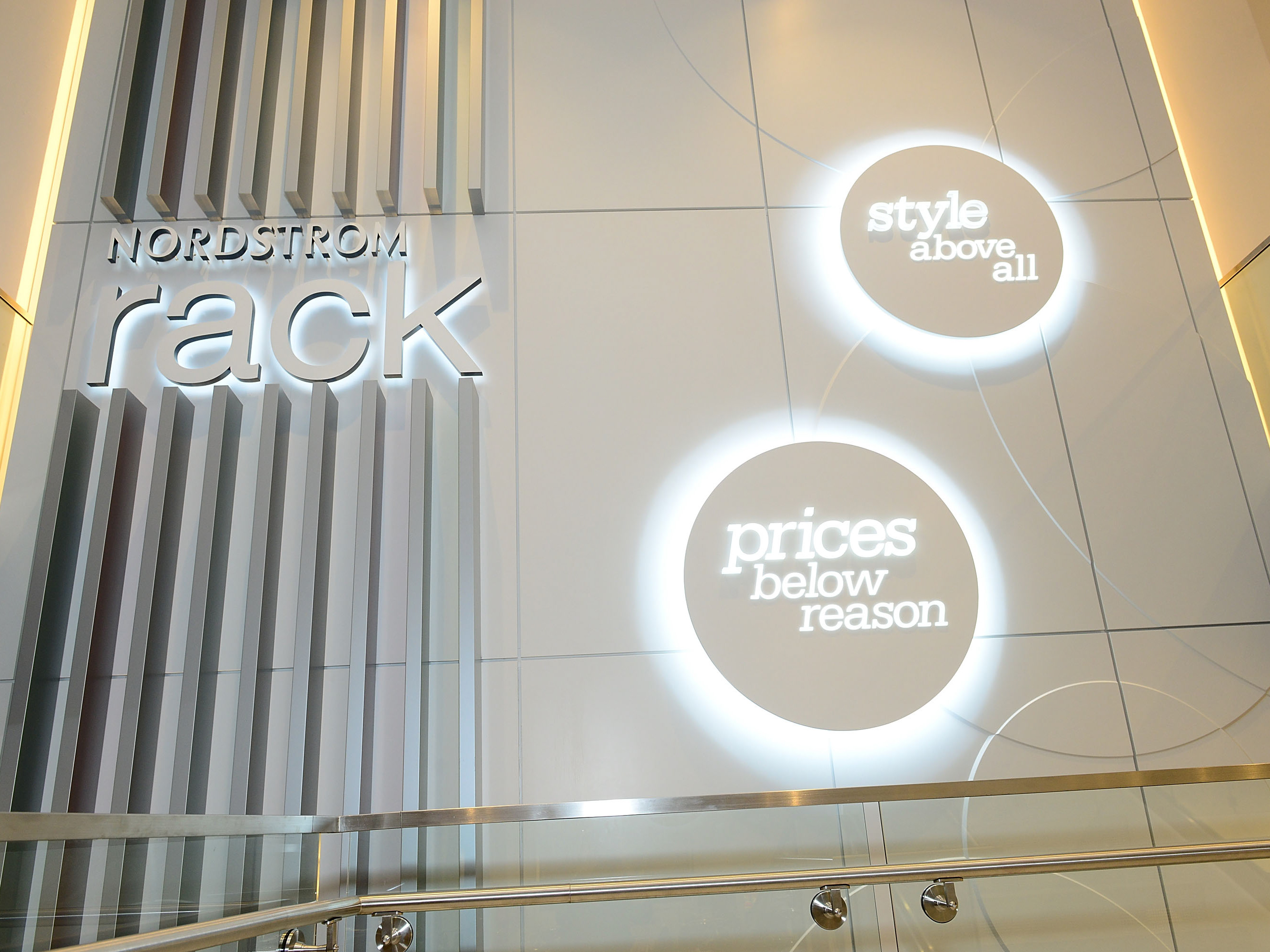 Nordstrom Rack Lincoln Square - Hoshide Wanzer Architects