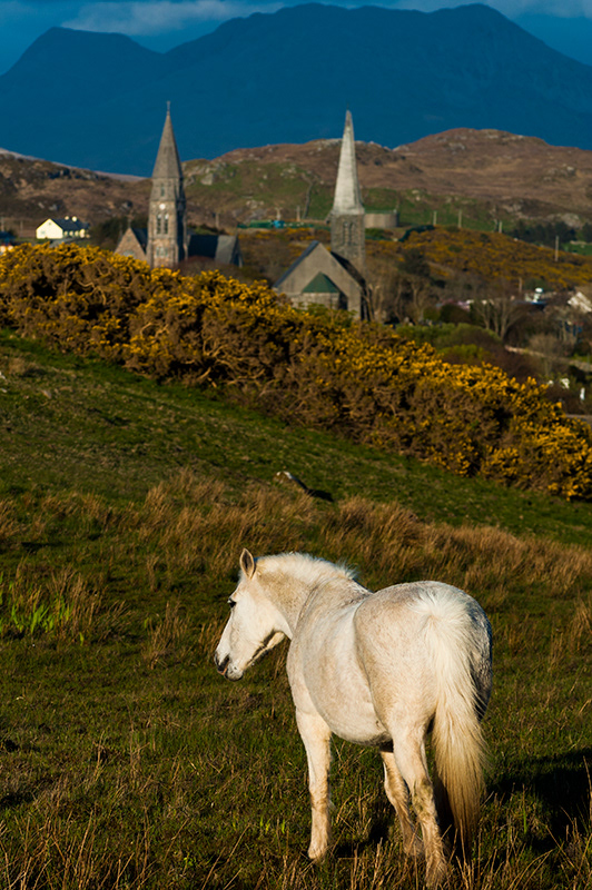 Clifden au loin