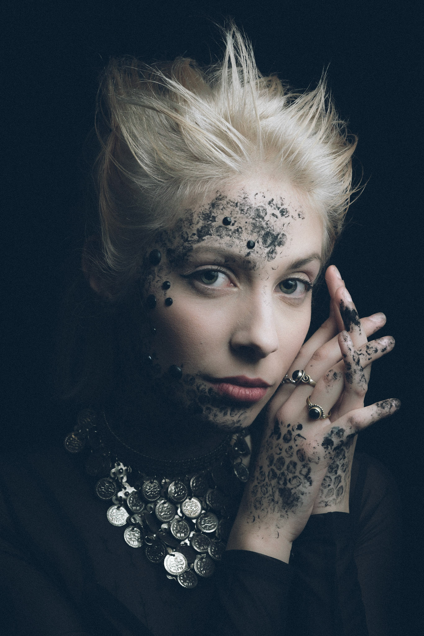 Maya Mondino @mayamondinoMua Vera Carbone Makeup @scrub_chillypepperPhoto Simone Soldà @theitalianportraitist