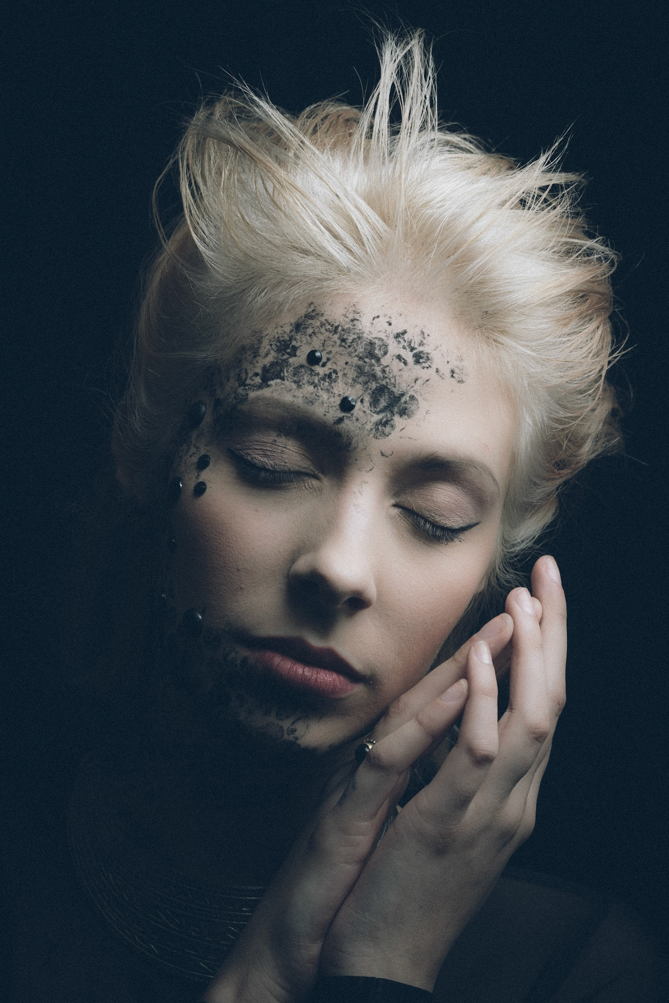 Maya Mondino @mayamondinoMua Vera Carbone Makeup @scrub_chillypepperPhoto Simone Soldà @theitalianportraitist