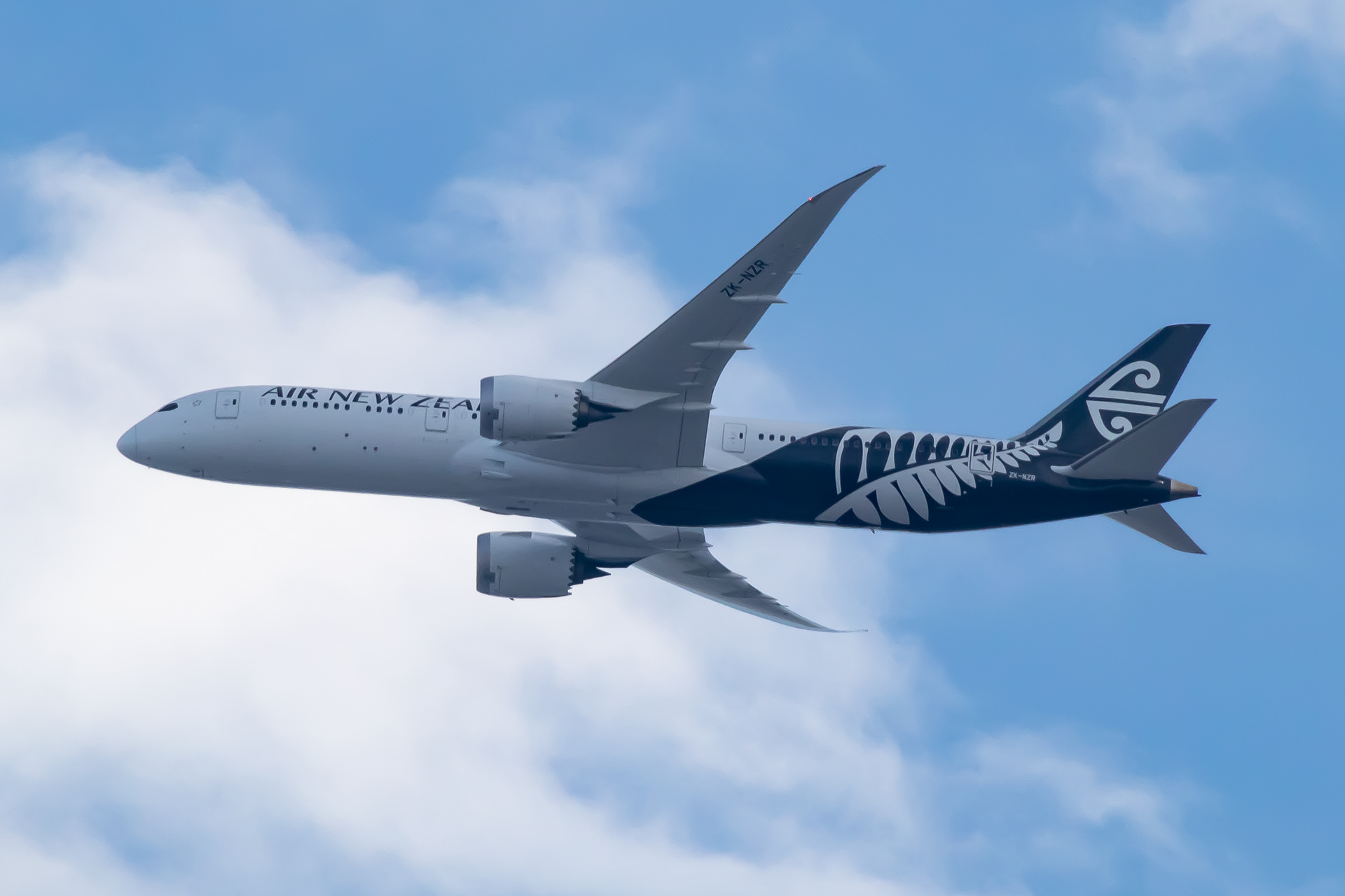 Air New Zealand 789 IAH Diversion