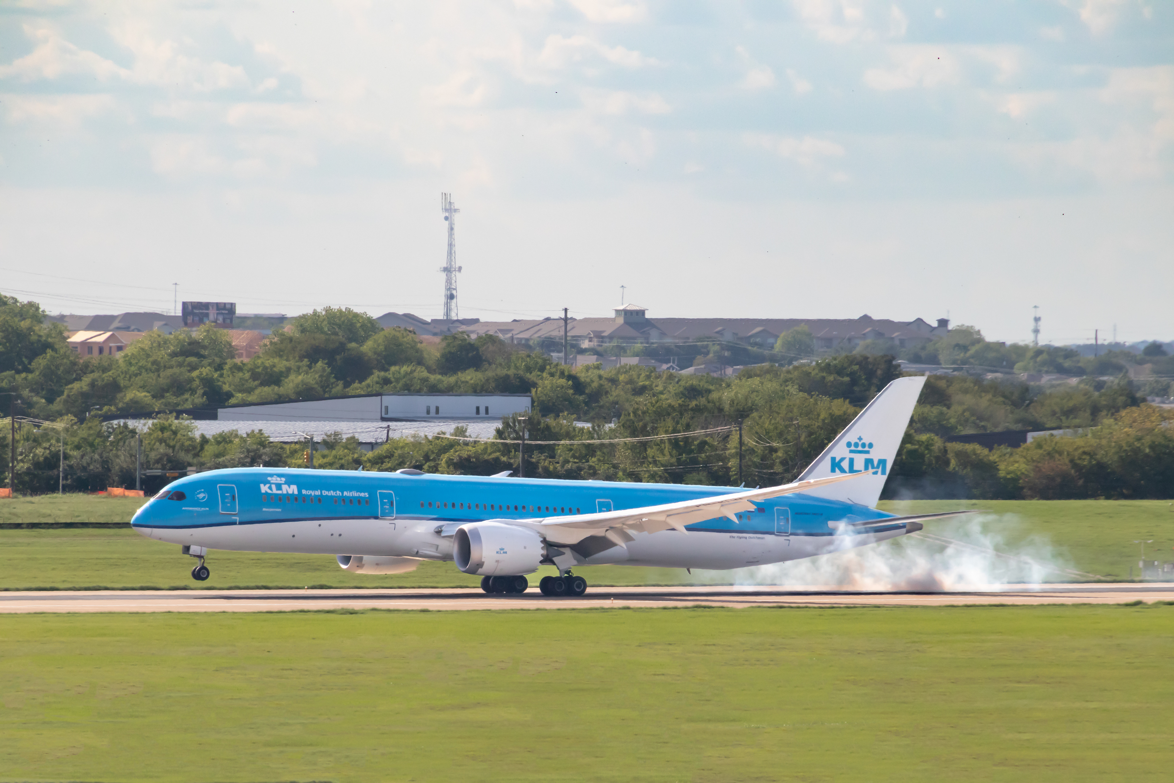 KLM 878