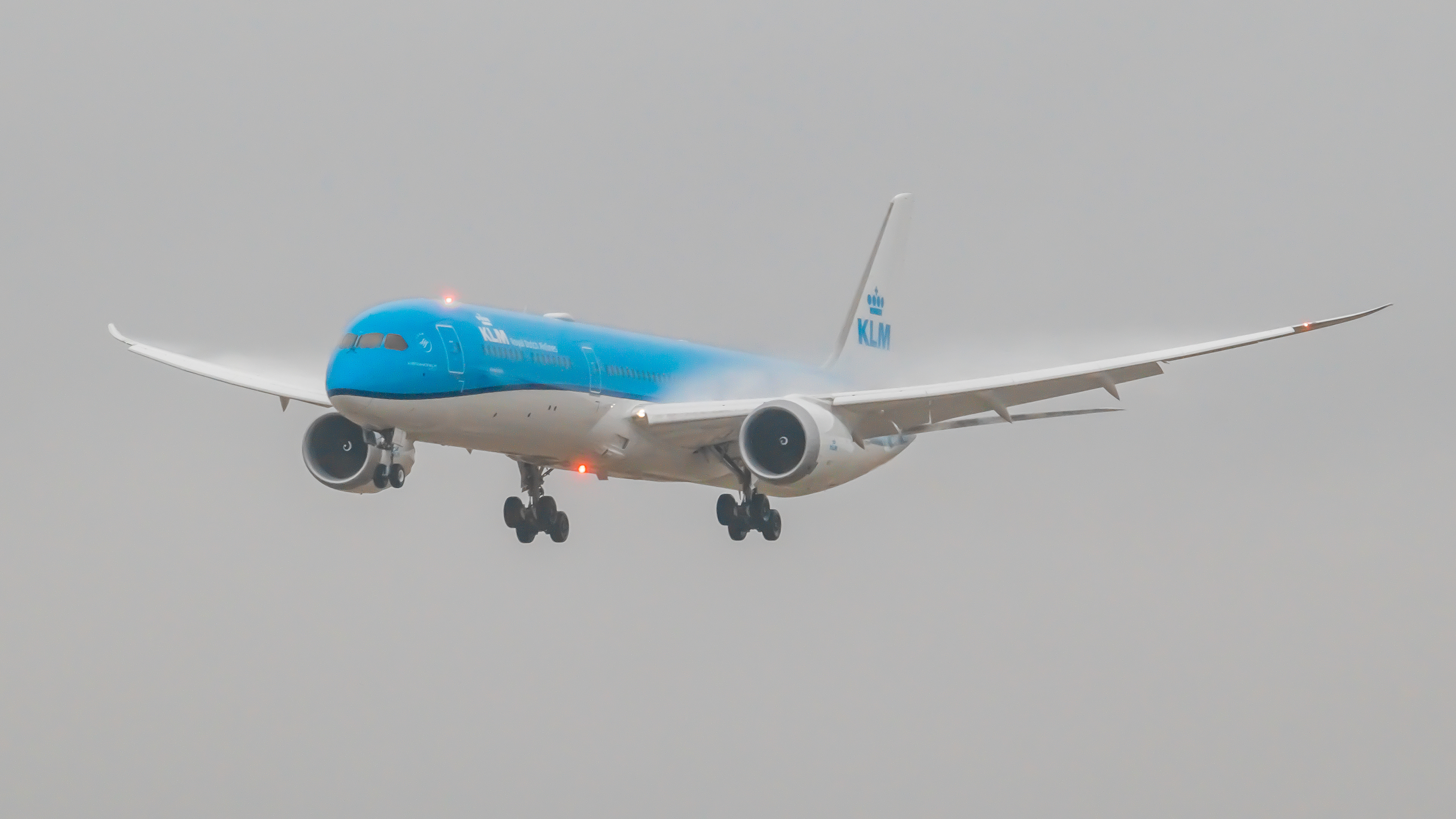 KLM 787