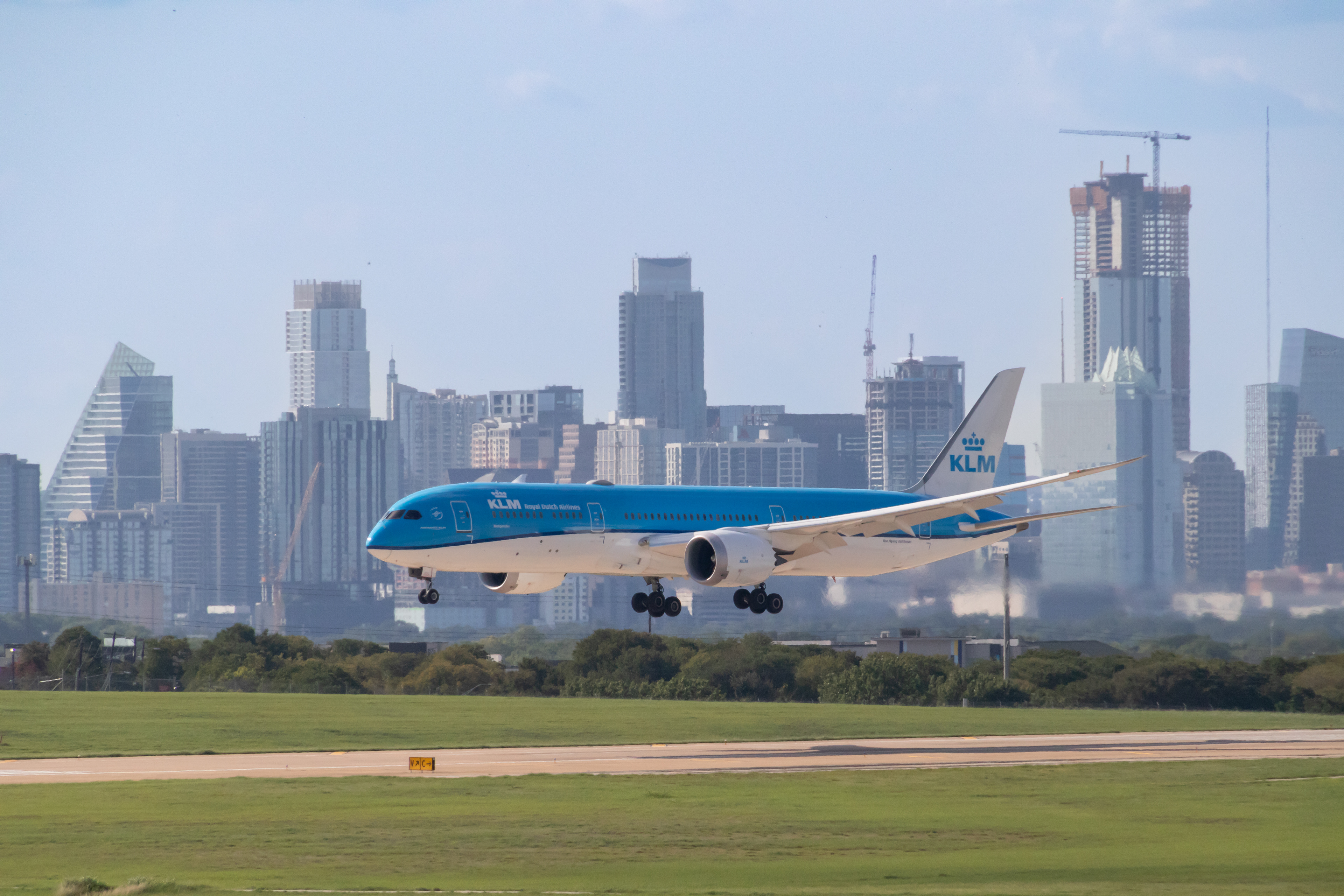 KLM 878