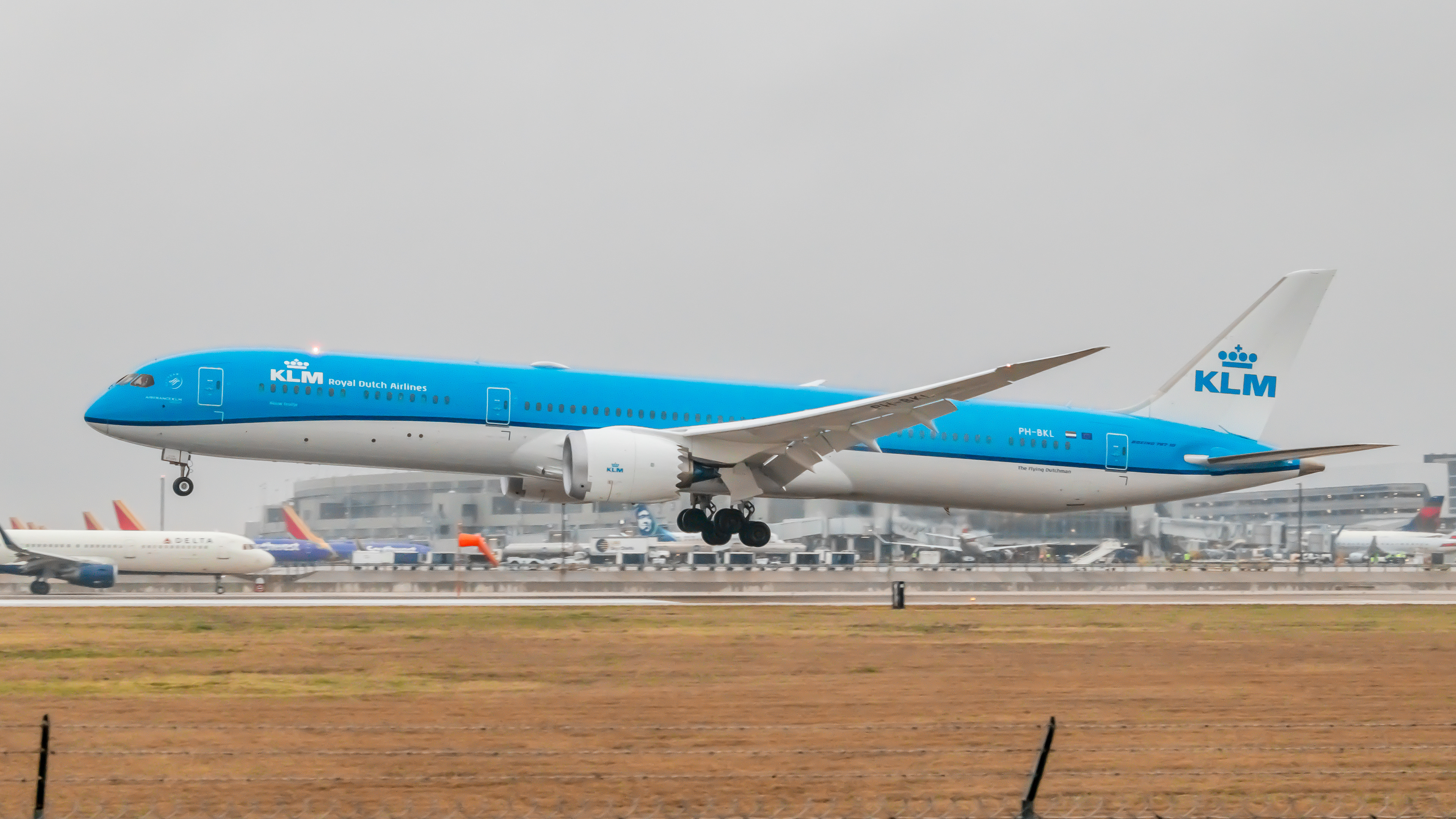 KLM 787