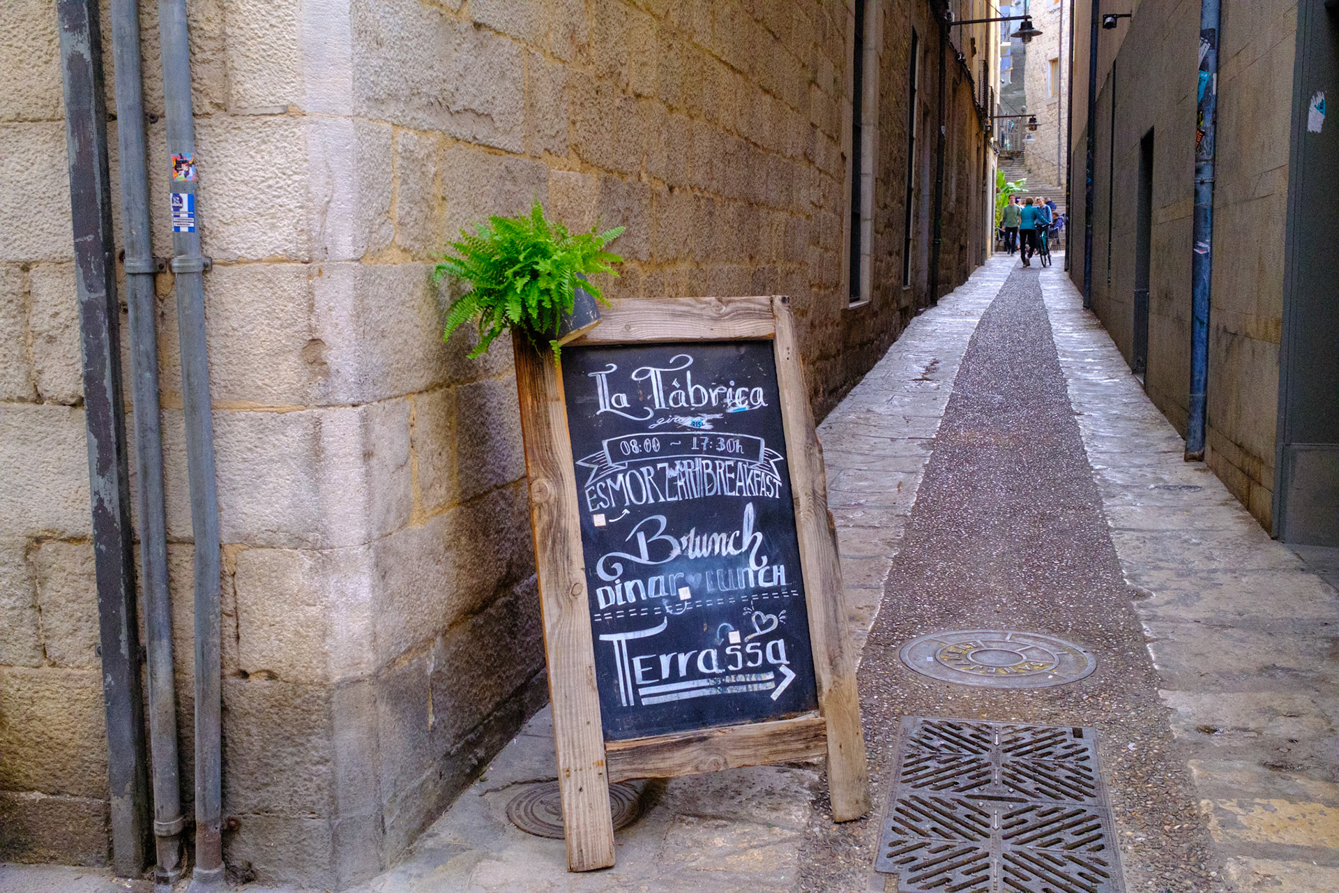 Walkway to La Fabrica