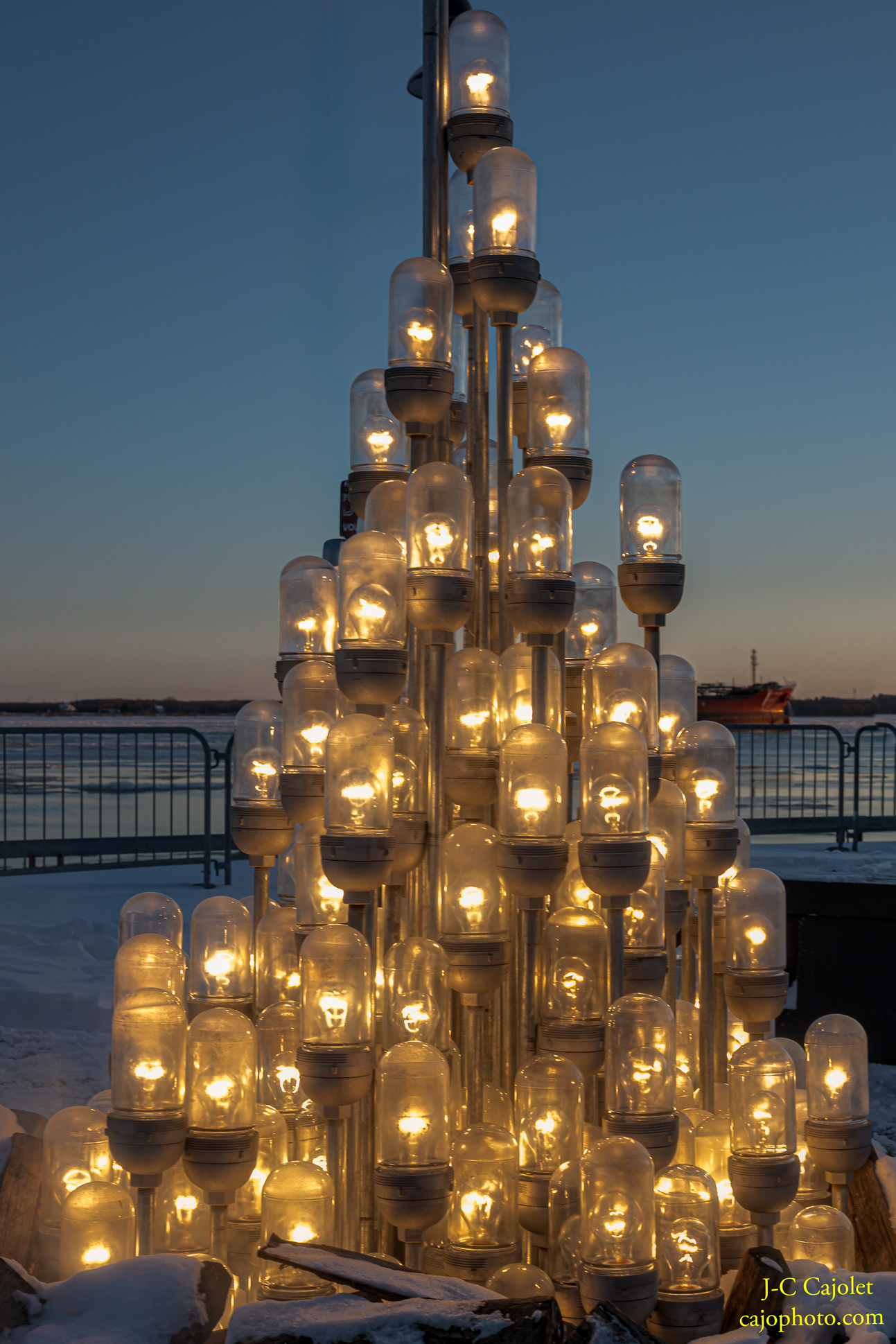 Lumières sur le port /  Lights on the port