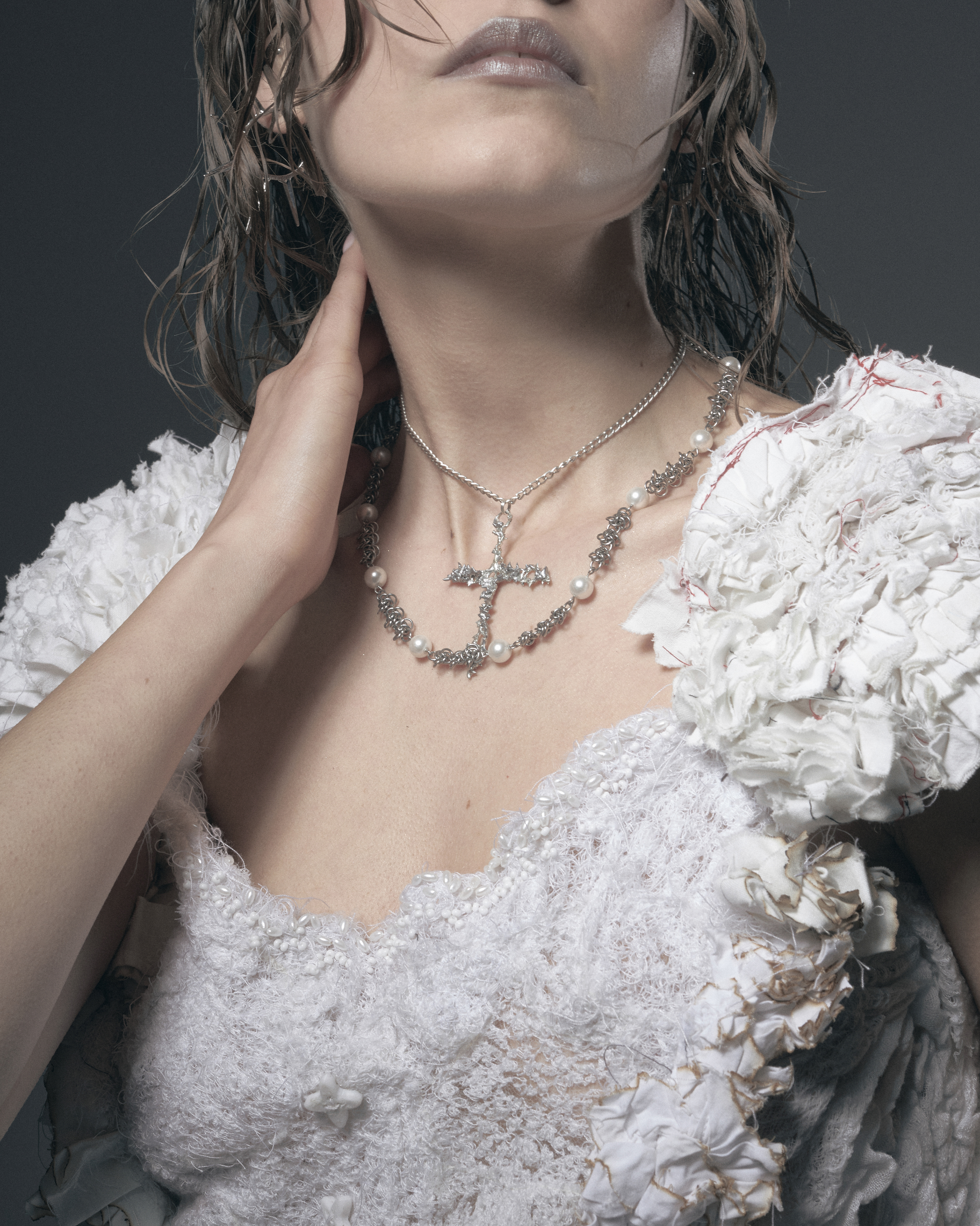 Julia Buszta wearing silver jewelry by puszka925