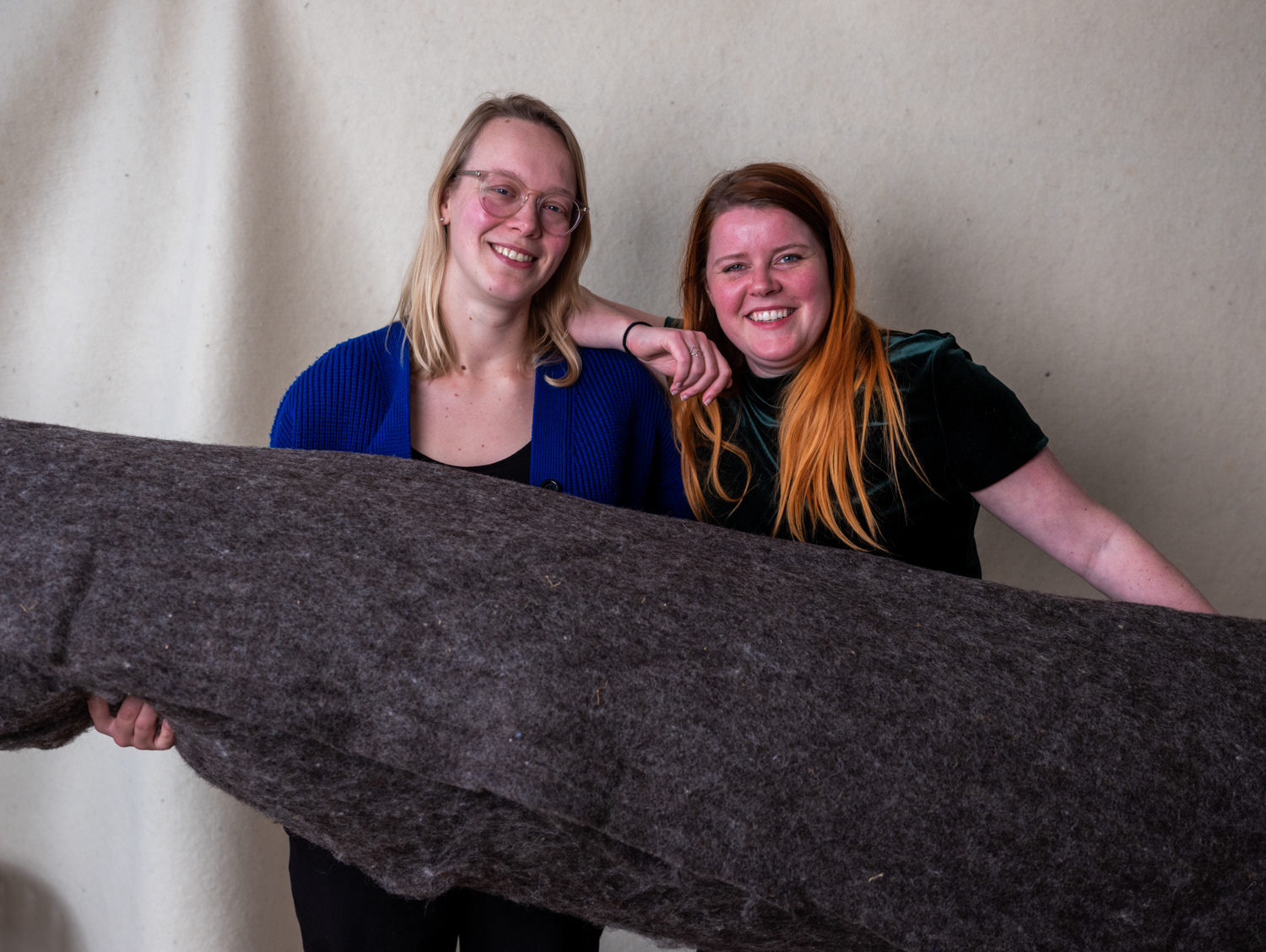 Mirthe en Janne van het Hollands Wol Collectief