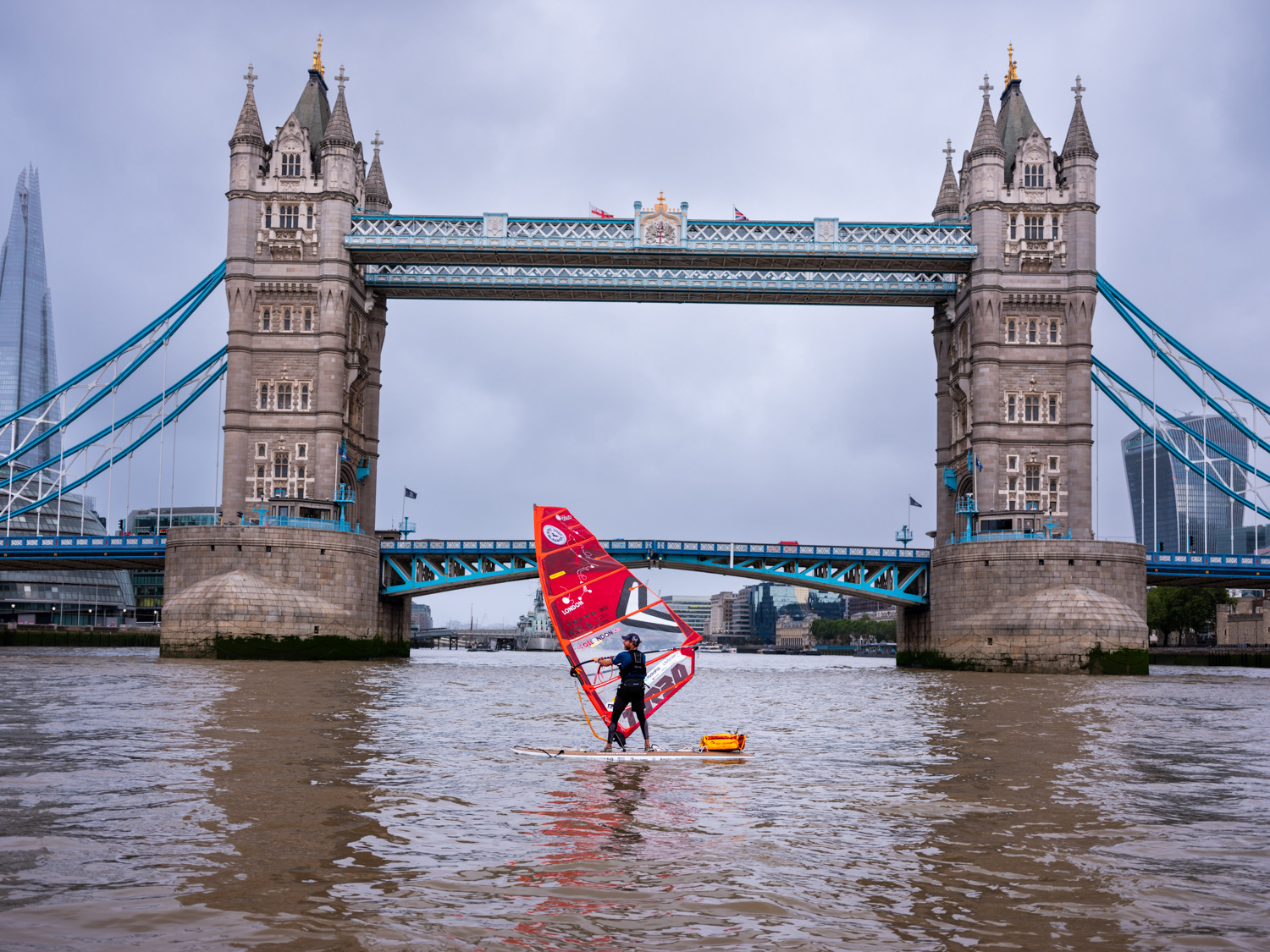 Surfen op de Thames, aankomst in Londen!!!